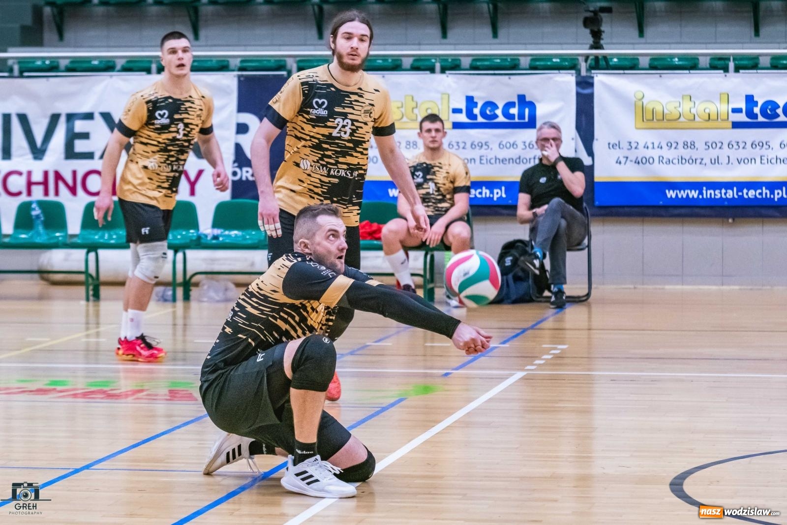 Zdjęcie w galerii na portalu naszwodzislaw.com: Szok i niedowierzanie. Prowadząc 2:0 wrócili tylko z jednym punktem [FOTO] wiadomości z regionu