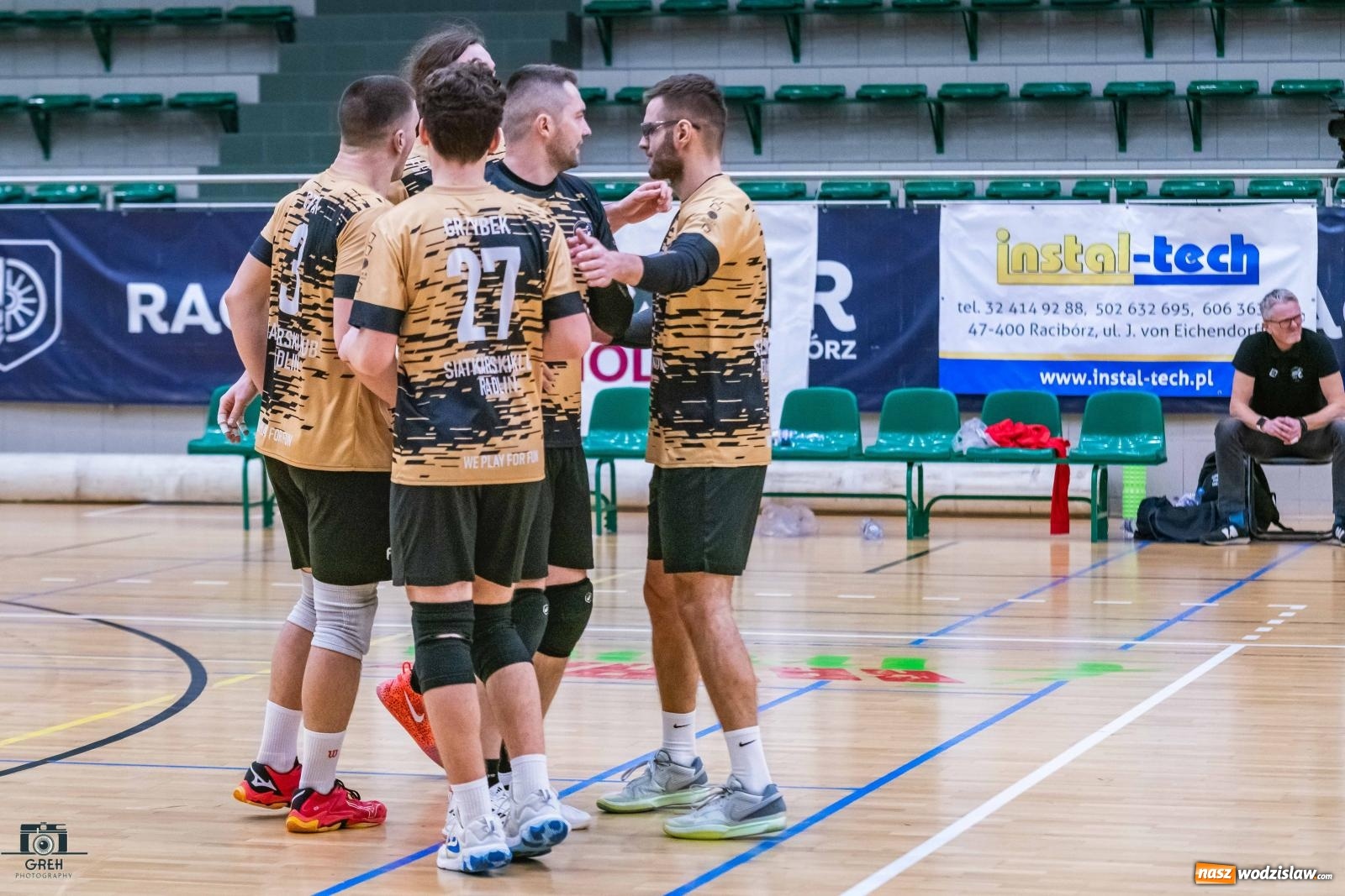 Zdjęcie w galerii na portalu naszwodzislaw.com: Szok i niedowierzanie. Prowadząc 2:0 wrócili tylko z jednym punktem [FOTO] wiadomości z regionu