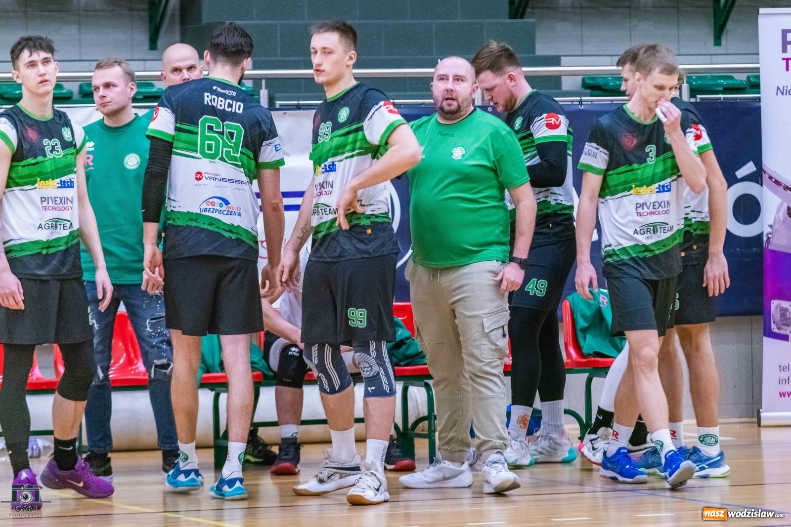 Zdjęcie w galerii na portalu naszwodzislaw.com: Szok i niedowierzanie. Prowadząc 2:0 wrócili tylko z jednym punktem [FOTO] wiadomości z regionu