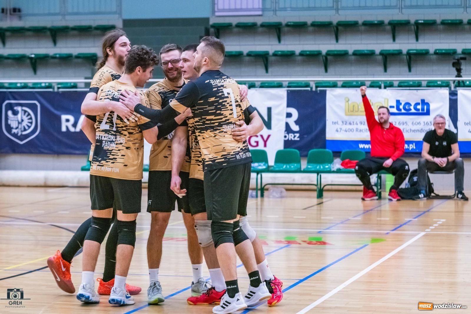 Zdjęcie w galerii na portalu naszwodzislaw.com: Szok i niedowierzanie. Prowadząc 2:0 wrócili tylko z jednym punktem [FOTO] wiadomości z regionu