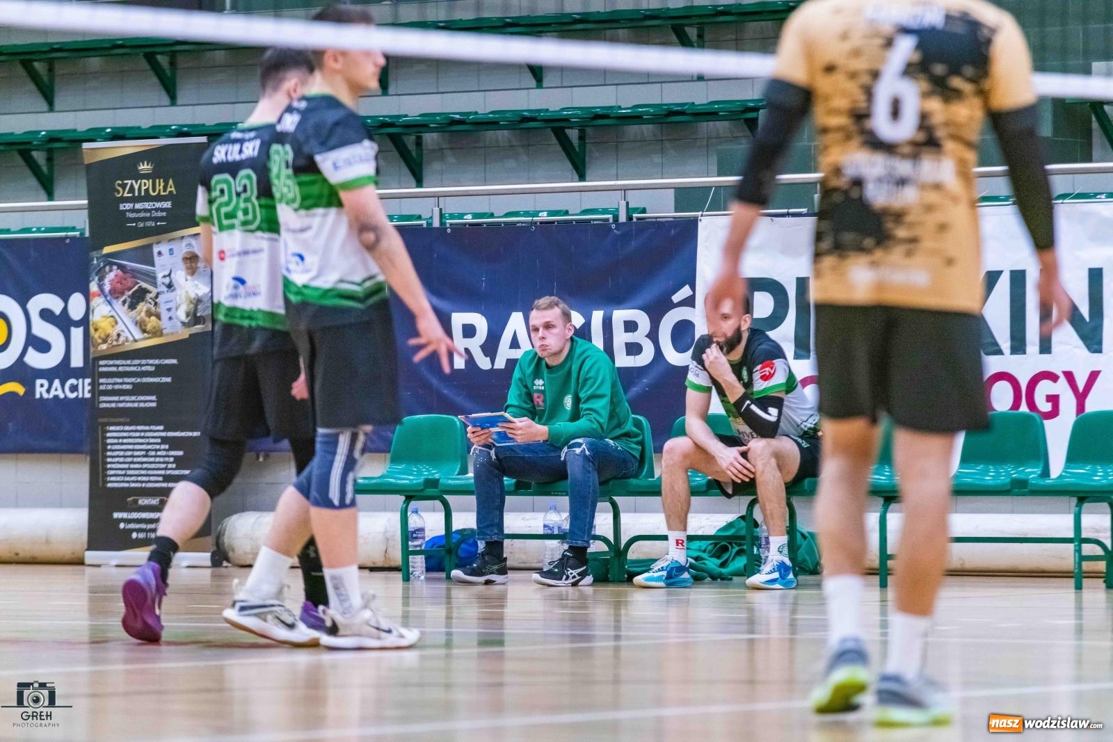 Zdjęcie w galerii na portalu naszwodzislaw.com: Szok i niedowierzanie. Prowadząc 2:0 wrócili tylko z jednym punktem [FOTO] wiadomości z regionu