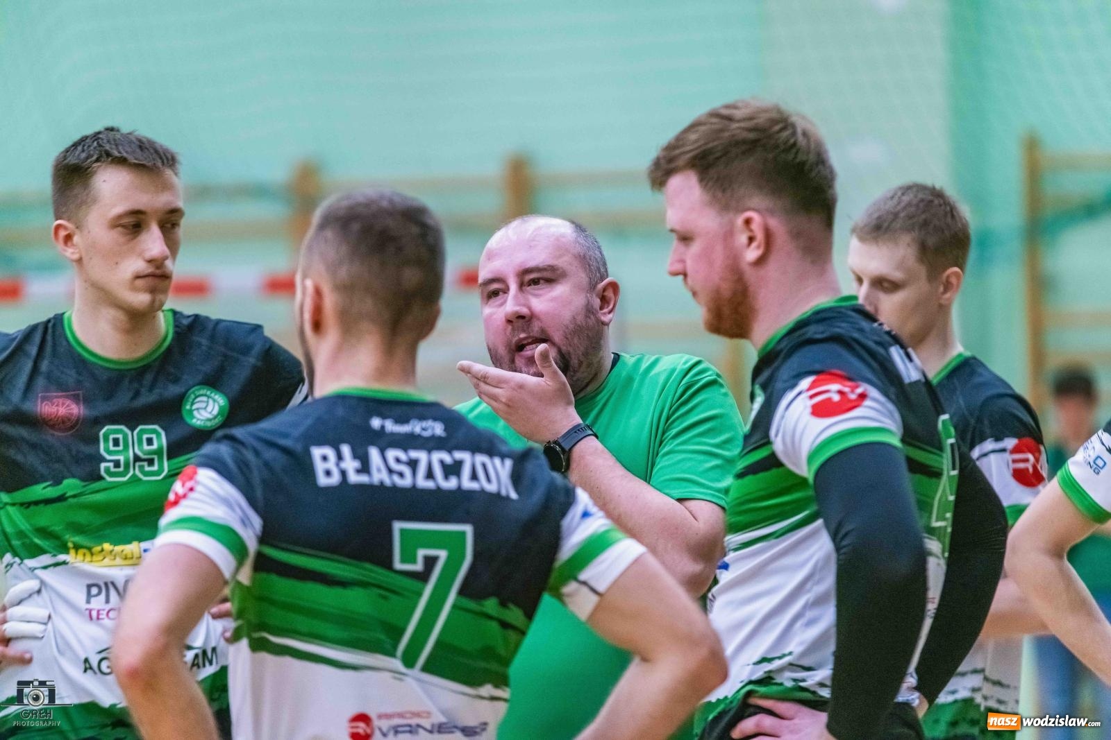 Zdjęcie w galerii na portalu naszwodzislaw.com: Szok i niedowierzanie. Prowadząc 2:0 wrócili tylko z jednym punktem [FOTO] wiadomości z regionu