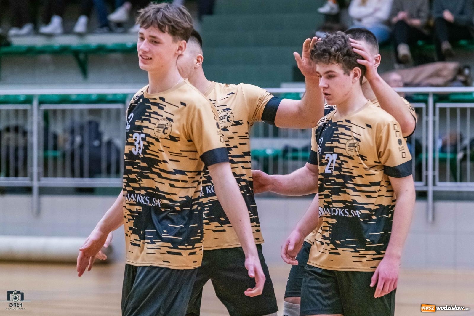 Zdjęcie w galerii na portalu naszwodzislaw.com: Szok i niedowierzanie. Prowadząc 2:0 wrócili tylko z jednym punktem [FOTO] wiadomości z regionu