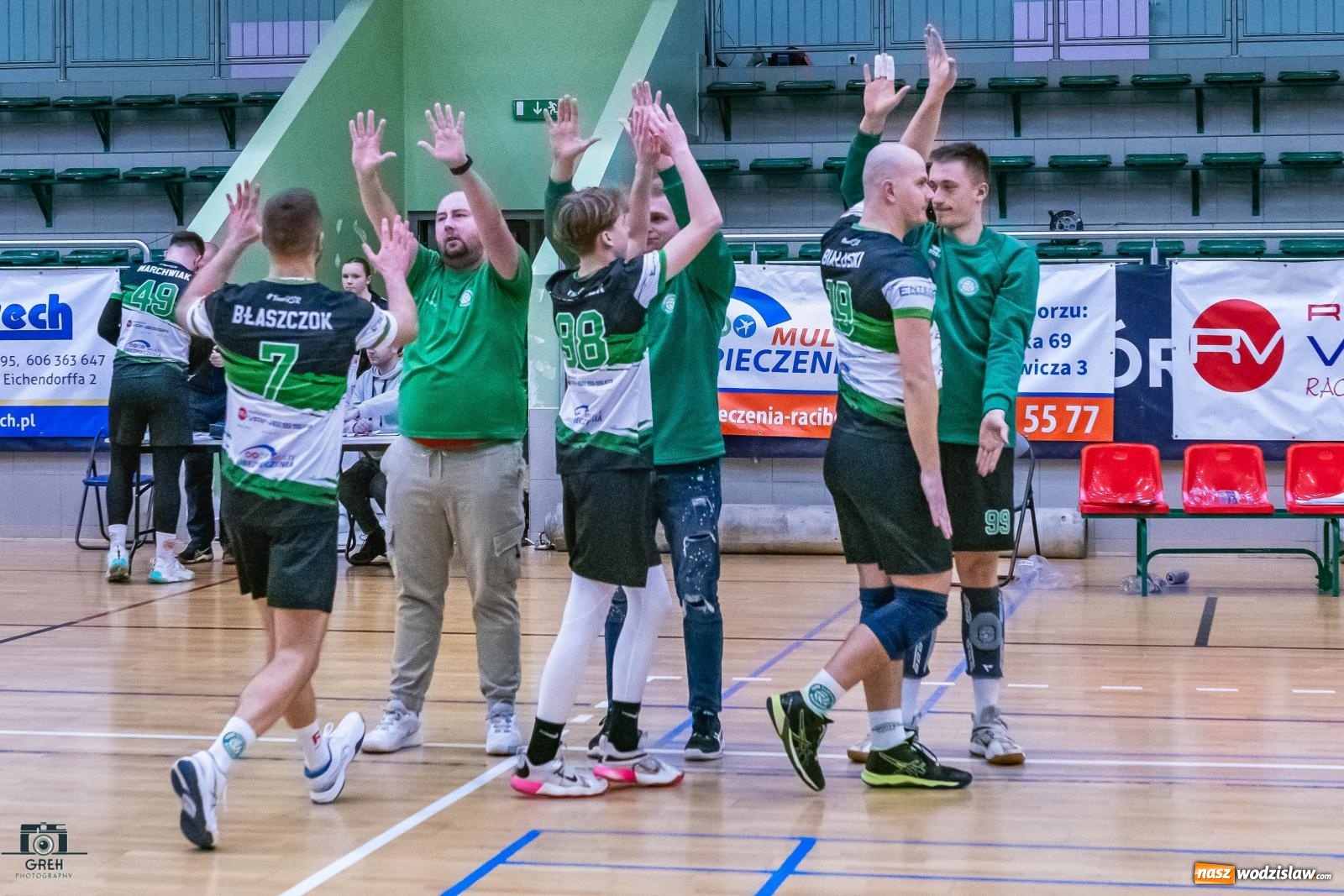 Zdjęcie w galerii na portalu naszwodzislaw.com: Szok i niedowierzanie. Prowadząc 2:0 wrócili tylko z jednym punktem [FOTO] wiadomości z regionu