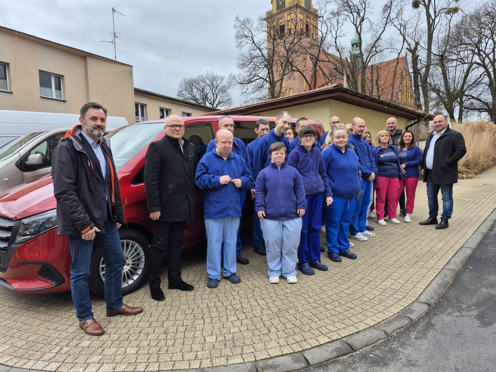 Zdjęcie w galerii na portalu naszwodzislaw.com: Wodzisławski ZAZ z nowym samochodem wiadomości z regionu