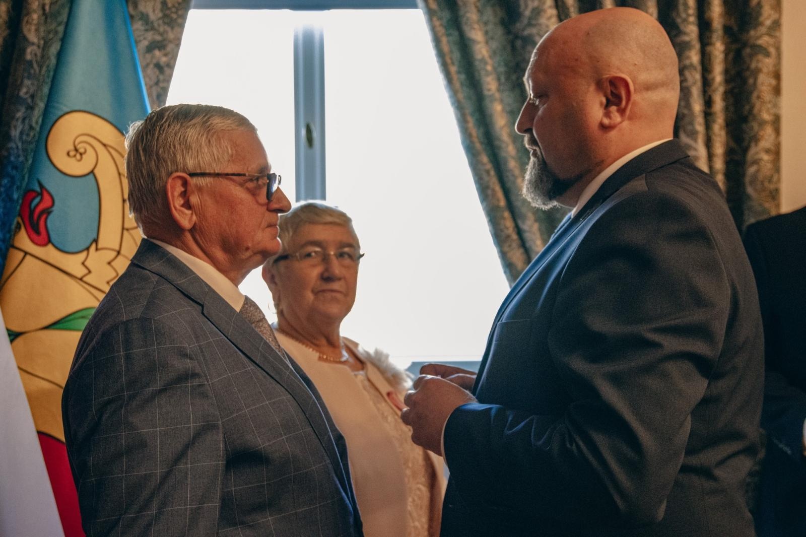 Zdjęcie w galerii na portalu naszwodzislaw.com: Małżonkowie świętowali w Pałacu Dietrichsteinów. Jubileusze w Wodzisławiu Śląskim [FOTO] wiadomości z regionu