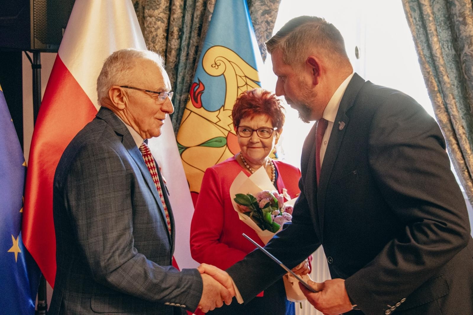 Zdjęcie w galerii na portalu naszwodzislaw.com: Małżonkowie świętowali w Pałacu Dietrichsteinów. Jubileusze w Wodzisławiu Śląskim [FOTO] wiadomości z regionu