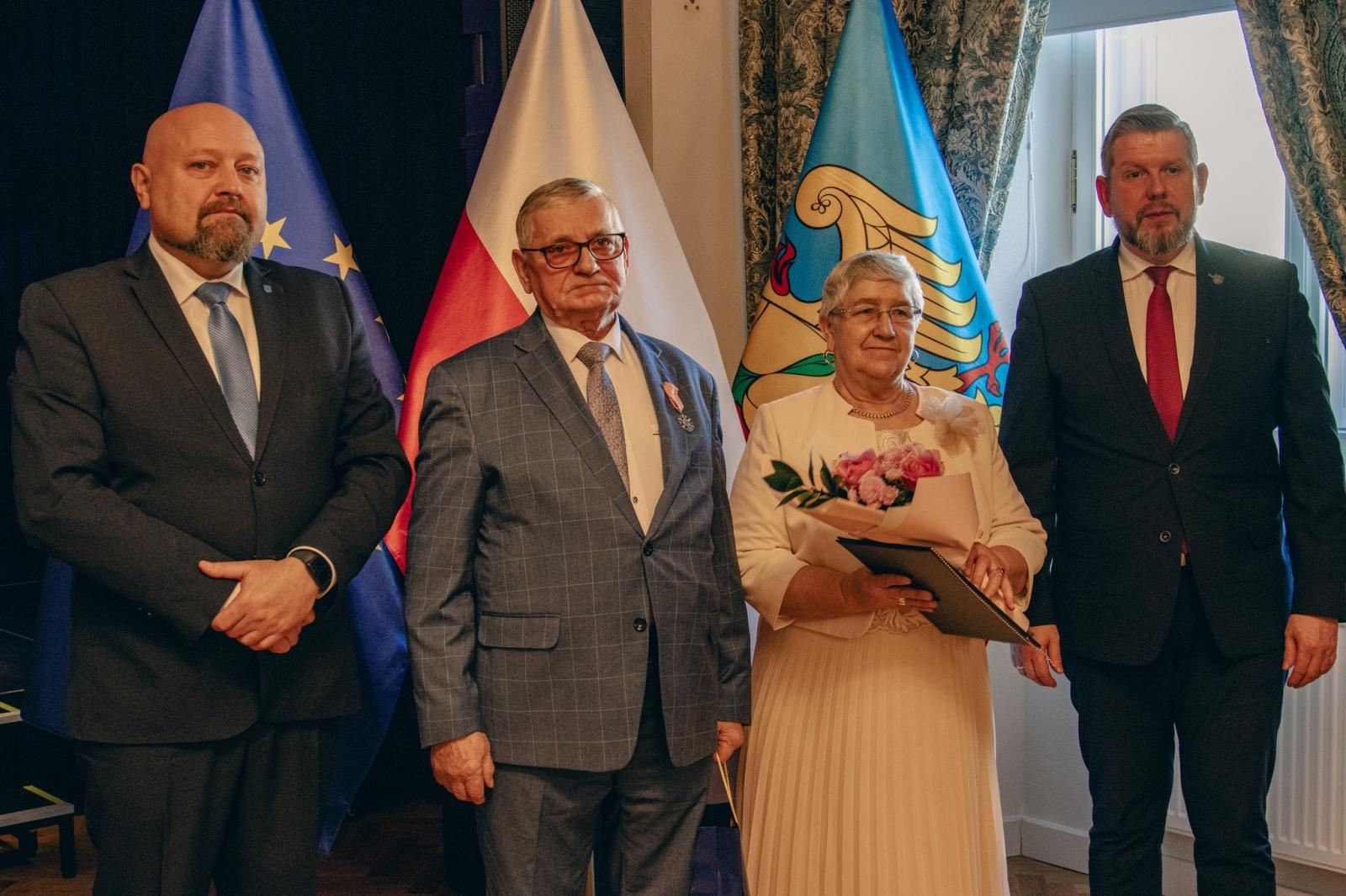 Zdjęcie w galerii na portalu naszwodzislaw.com: Małżonkowie świętowali w Pałacu Dietrichsteinów. Jubileusze w Wodzisławiu Śląskim [FOTO] wiadomości z regionu