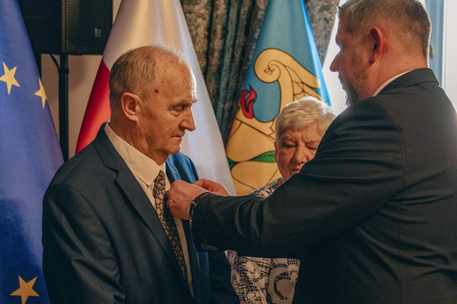Zdjęcie w galerii na portalu naszwodzislaw.com: Małżonkowie świętowali w Pałacu Dietrichsteinów. Jubileusze w Wodzisławiu Śląskim [FOTO] wiadomości z regionu