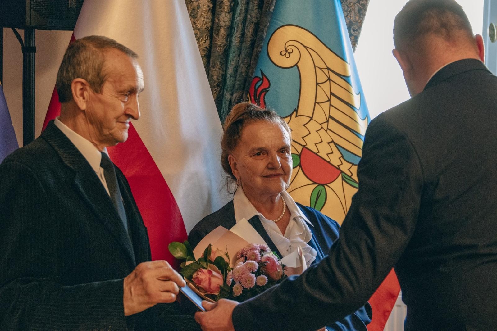 Zdjęcie w galerii na portalu naszwodzislaw.com: Małżonkowie świętowali w Pałacu Dietrichsteinów. Jubileusze w Wodzisławiu Śląskim [FOTO] wiadomości z regionu