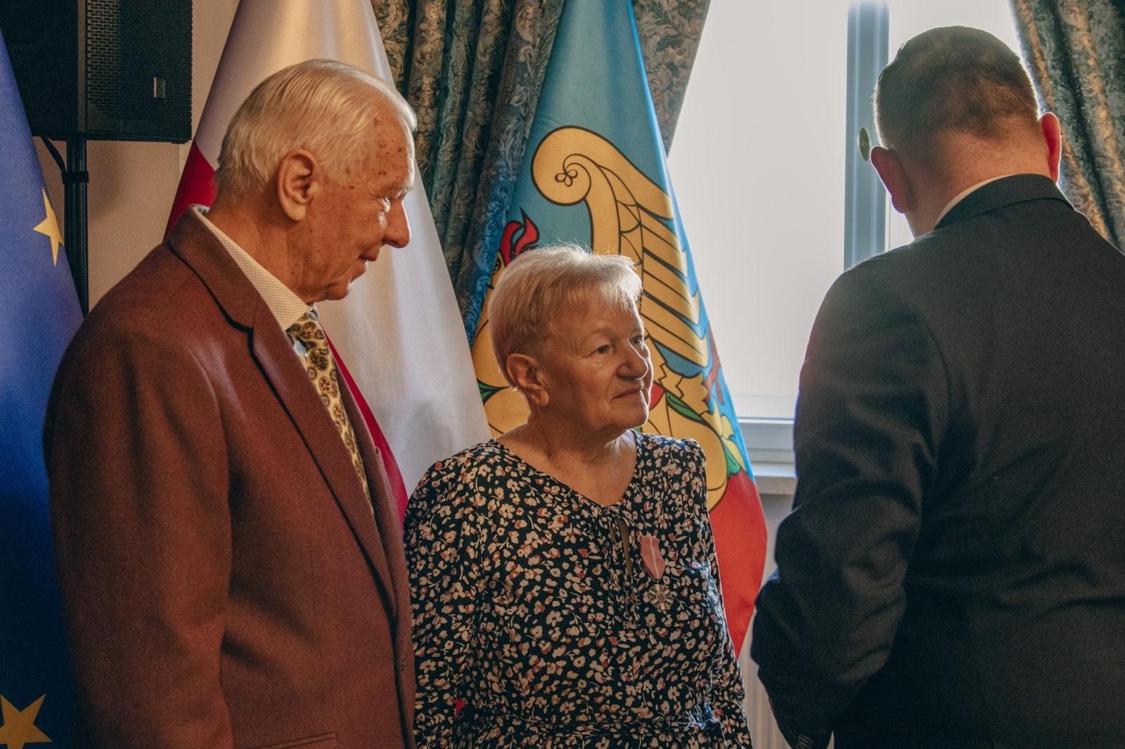 Zdjęcie w galerii na portalu naszwodzislaw.com: Małżonkowie świętowali w Pałacu Dietrichsteinów. Jubileusze w Wodzisławiu Śląskim [FOTO] wiadomości z regionu