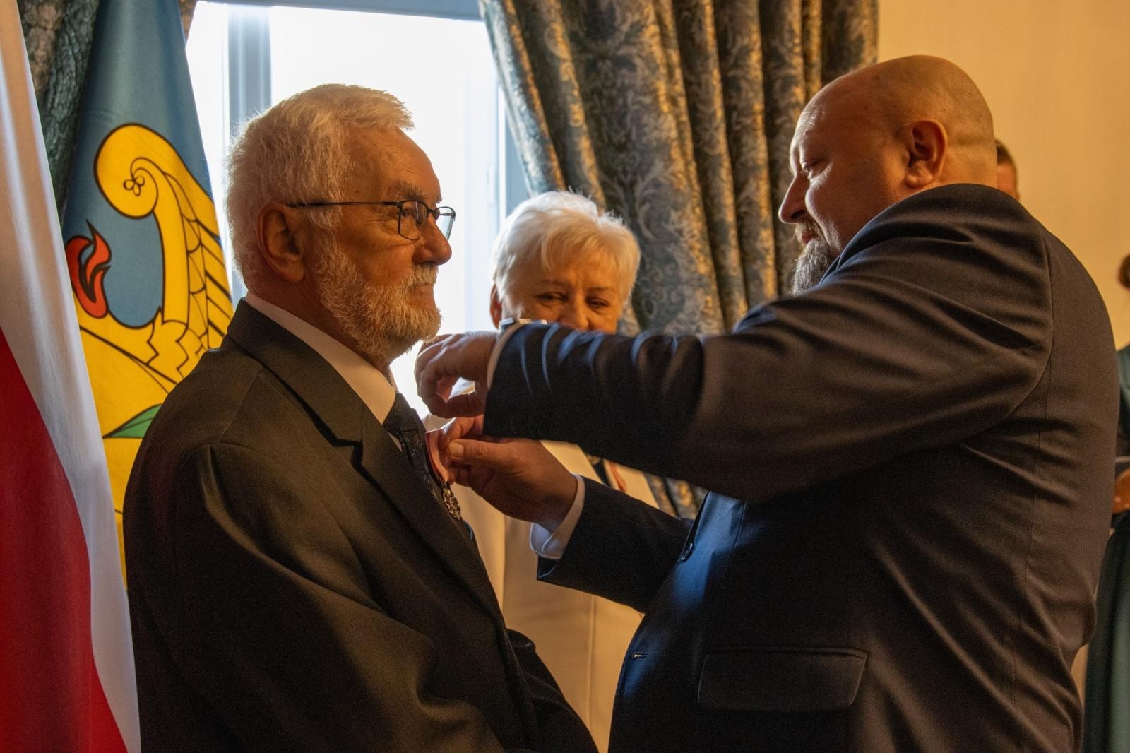 Zdjęcie w galerii na portalu naszwodzislaw.com: Małżonkowie świętowali w Pałacu Dietrichsteinów. Jubileusze w Wodzisławiu Śląskim [FOTO] wiadomości z regionu