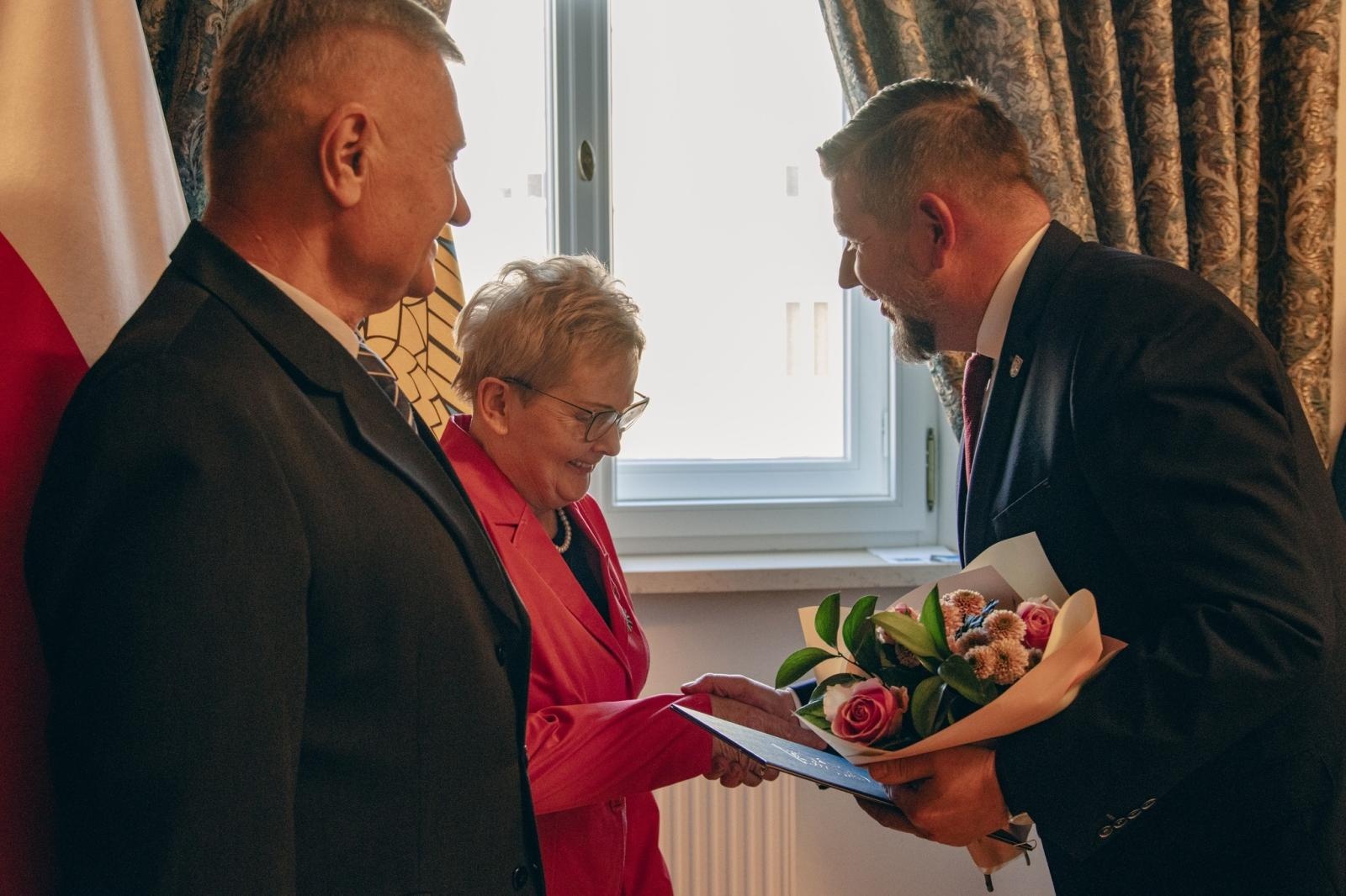 Zdjęcie w galerii na portalu naszwodzislaw.com: Małżonkowie świętowali w Pałacu Dietrichsteinów. Jubileusze w Wodzisławiu Śląskim [FOTO] wiadomości z regionu