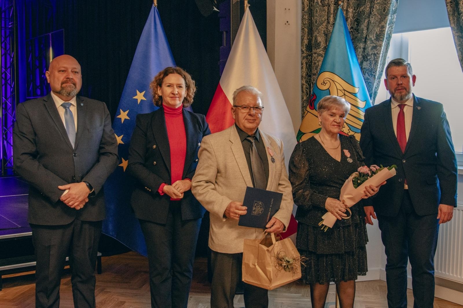 Zdjęcie w galerii na portalu naszwodzislaw.com: Małżonkowie świętowali w Pałacu Dietrichsteinów. Jubileusze w Wodzisławiu Śląskim [FOTO] wiadomości z regionu