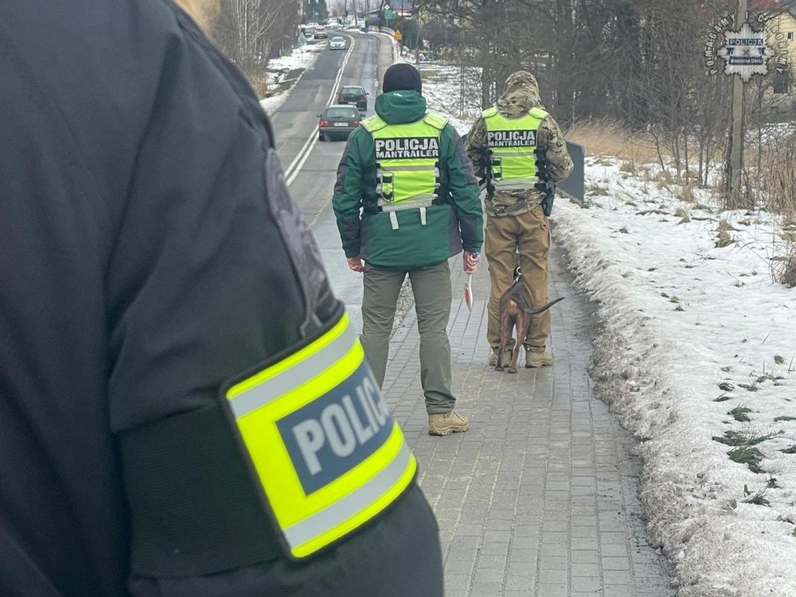 Zdjęcie w galerii na portalu naszwodzislaw.com: Policjanci zakończyli poszukiwania zaginionego. Odnaleziono ciało mieszkańca Skrzyszowa wiadomości z regionu