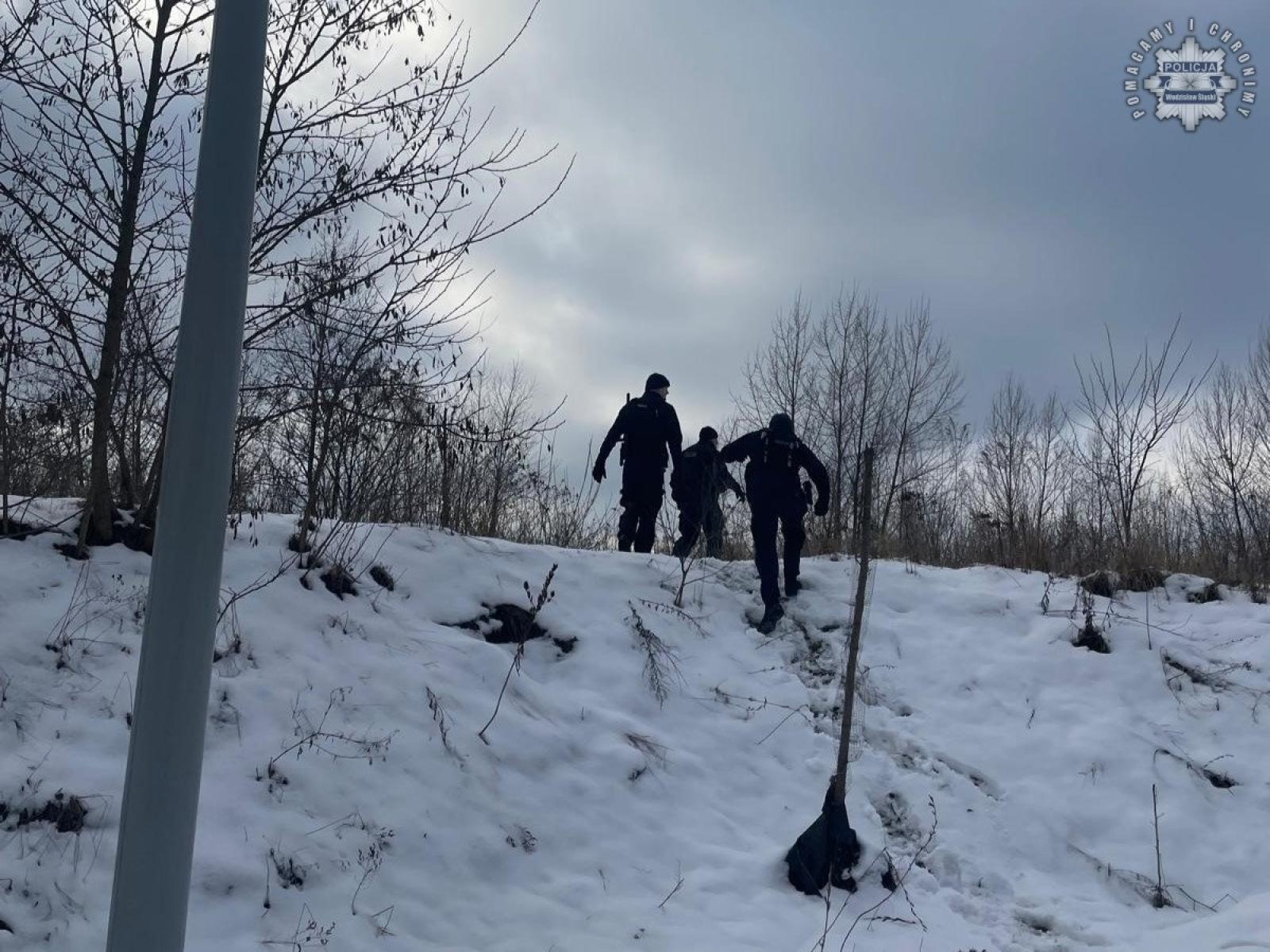 Zdjęcie w galerii na portalu naszwodzislaw.com: Policjanci zakończyli poszukiwania zaginionego. Odnaleziono ciało mieszkańca Skrzyszowa wiadomości z regionu