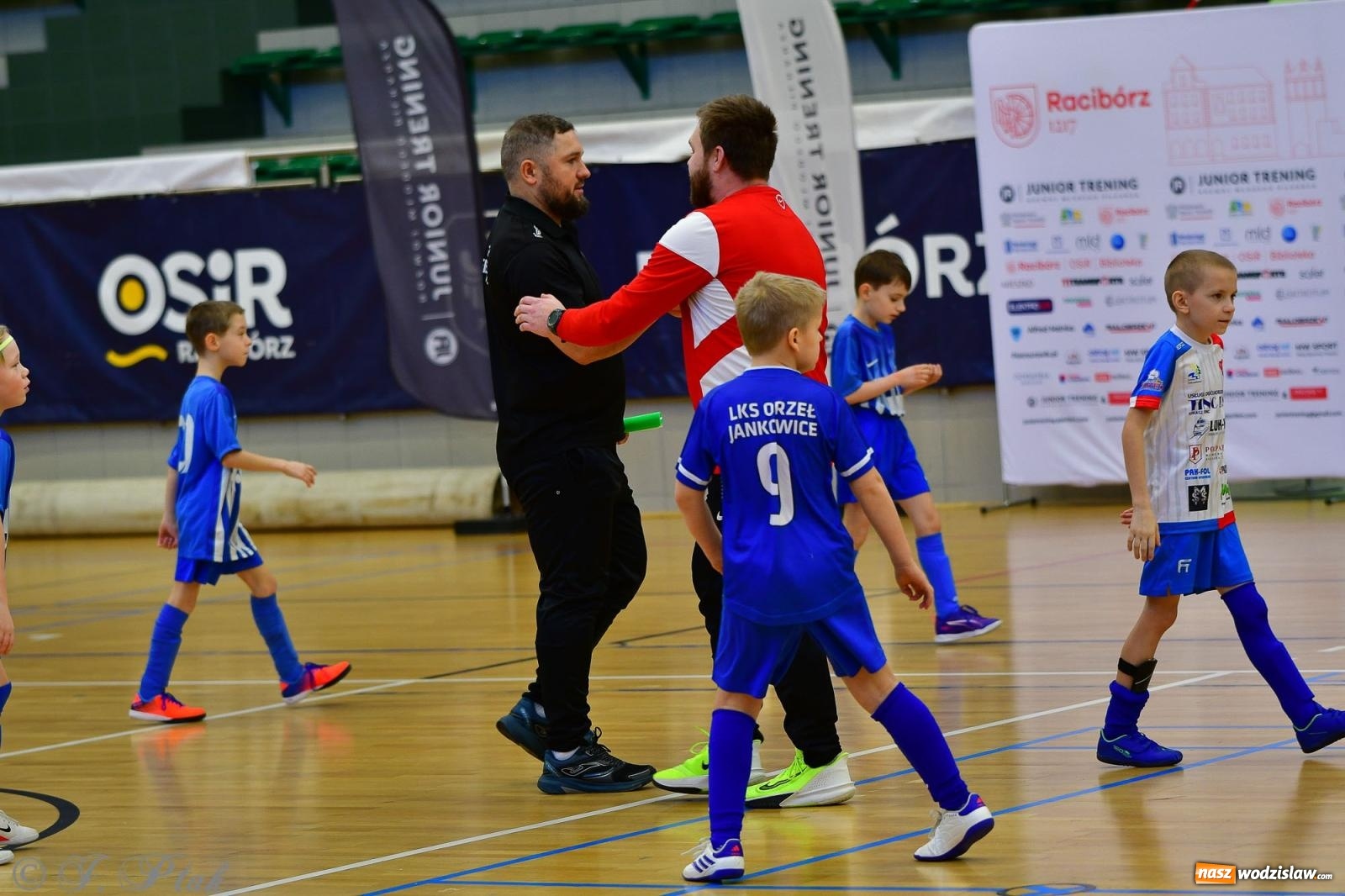 Zdjęcie w galerii na portalu naszwodzislaw.com: Piłkarska rywalizacja rocznika 2016. Kolejny turniej fundacji Junior Trening [FOTO] wiadomości z regionu