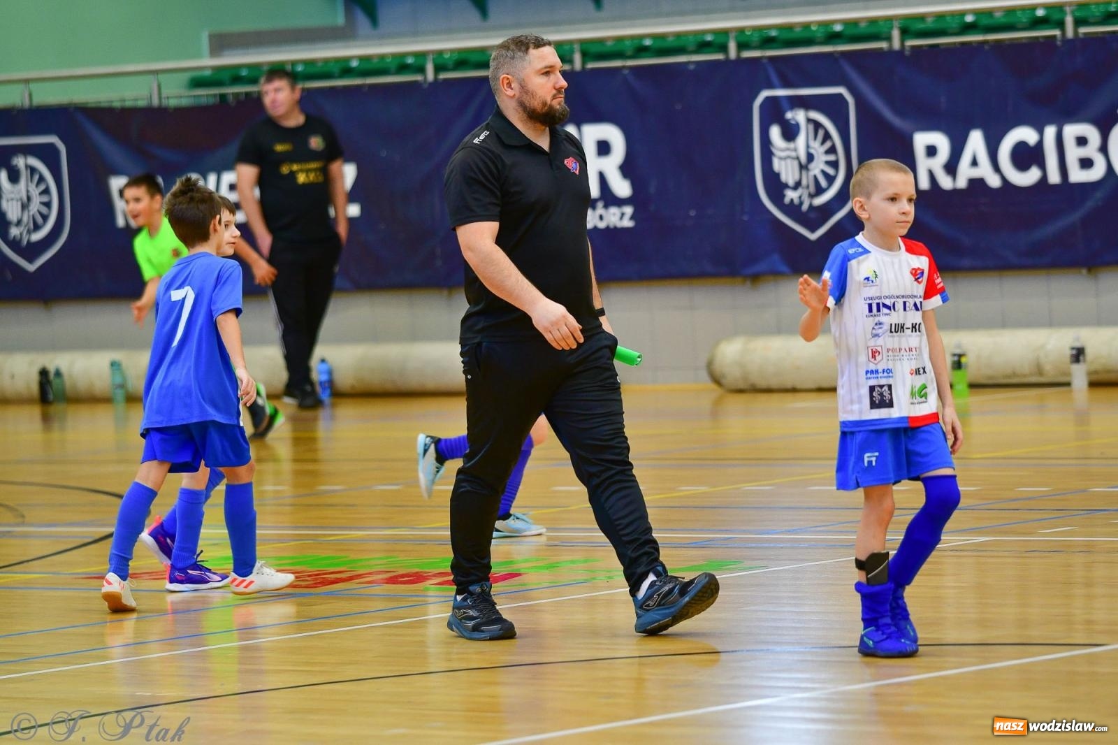 Zdjęcie w galerii na portalu naszwodzislaw.com: Piłkarska rywalizacja rocznika 2016. Kolejny turniej fundacji Junior Trening [FOTO] wiadomości z regionu