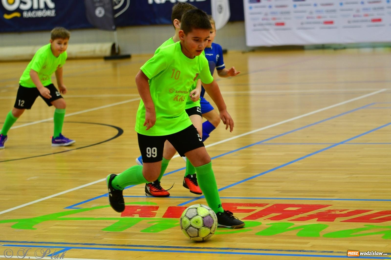 Zdjęcie w galerii na portalu naszwodzislaw.com: Piłkarska rywalizacja rocznika 2016. Kolejny turniej fundacji Junior Trening [FOTO] wiadomości z regionu