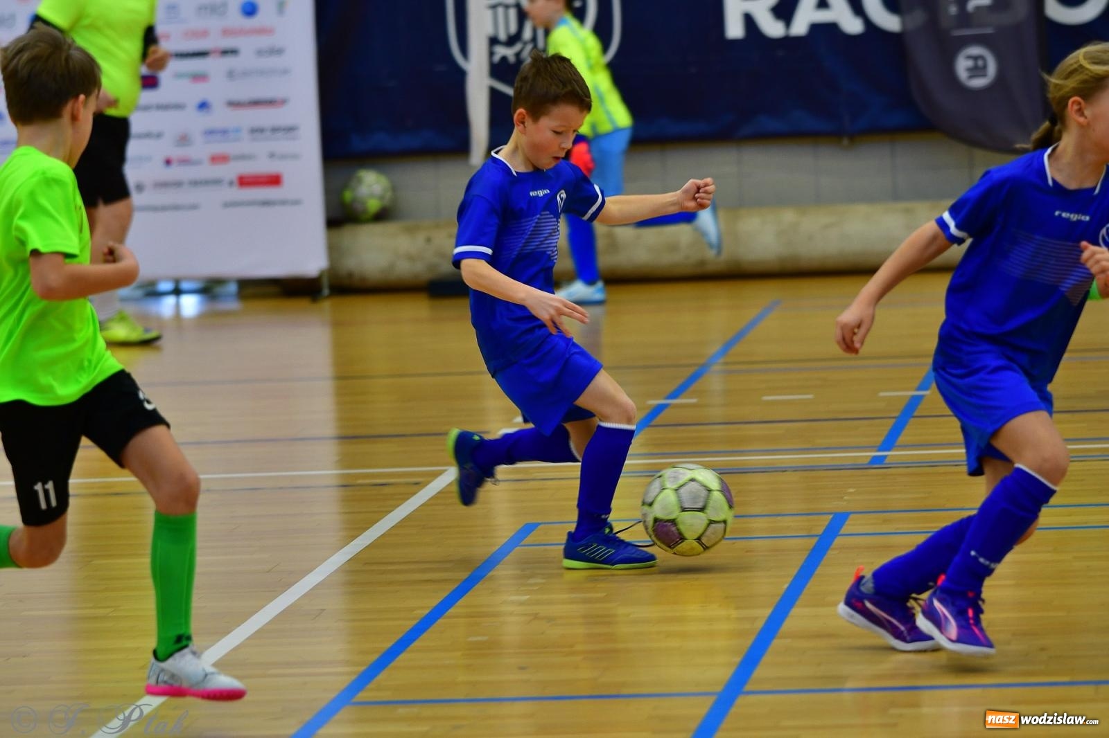 Zdjęcie w galerii na portalu naszwodzislaw.com: Piłkarska rywalizacja rocznika 2016. Kolejny turniej fundacji Junior Trening [FOTO] wiadomości z regionu