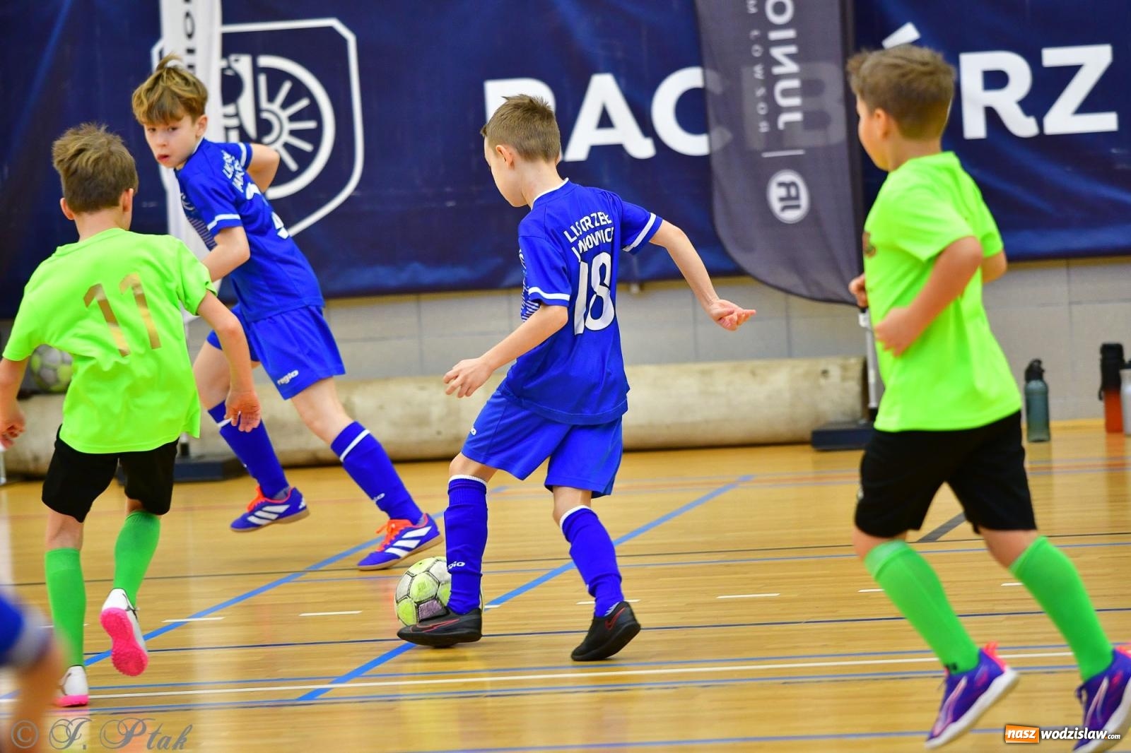 Zdjęcie w galerii na portalu naszwodzislaw.com: Piłkarska rywalizacja rocznika 2016. Kolejny turniej fundacji Junior Trening [FOTO] wiadomości z regionu