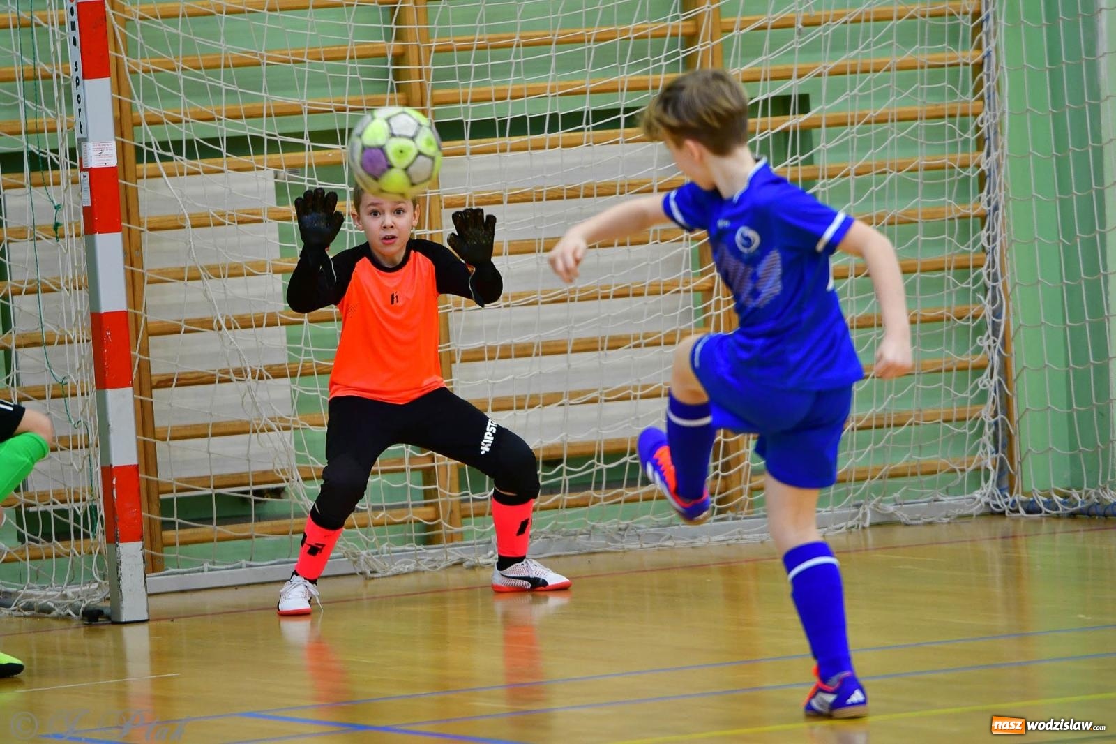 Zdjęcie w galerii na portalu naszwodzislaw.com: Piłkarska rywalizacja rocznika 2016. Kolejny turniej fundacji Junior Trening [FOTO] wiadomości z regionu