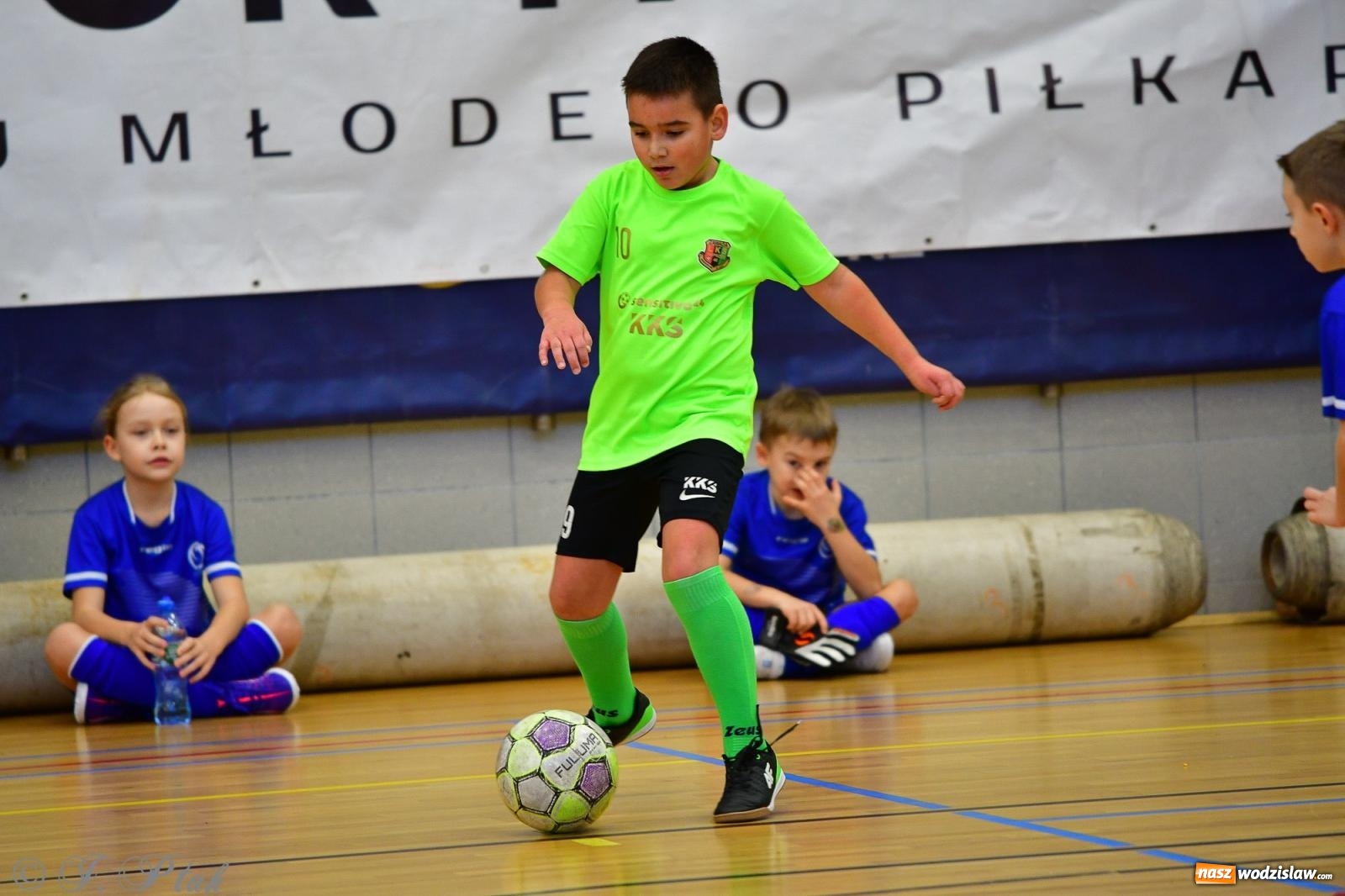 Zdjęcie w galerii na portalu naszwodzislaw.com: Piłkarska rywalizacja rocznika 2016. Kolejny turniej fundacji Junior Trening [FOTO] wiadomości z regionu