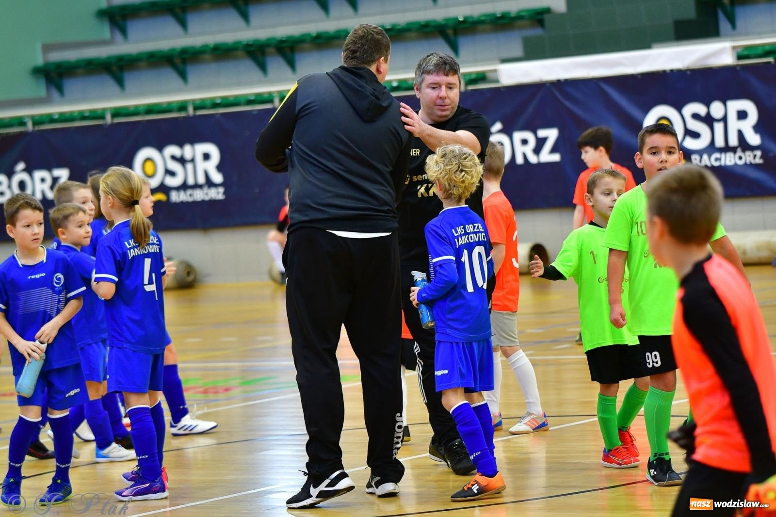 Zdjęcie w galerii na portalu naszwodzislaw.com: Piłkarska rywalizacja rocznika 2016. Kolejny turniej fundacji Junior Trening [FOTO] wiadomości z regionu