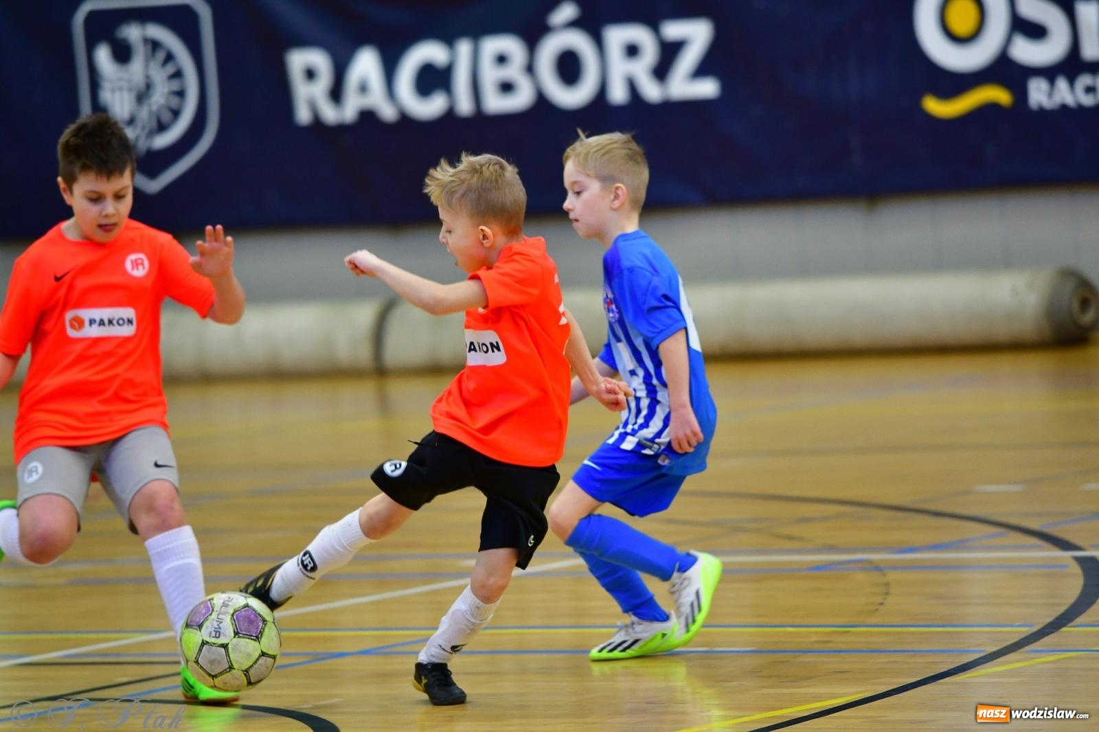Zdjęcie w galerii na portalu naszwodzislaw.com: Piłkarska rywalizacja rocznika 2016. Kolejny turniej fundacji Junior Trening [FOTO] wiadomości z regionu