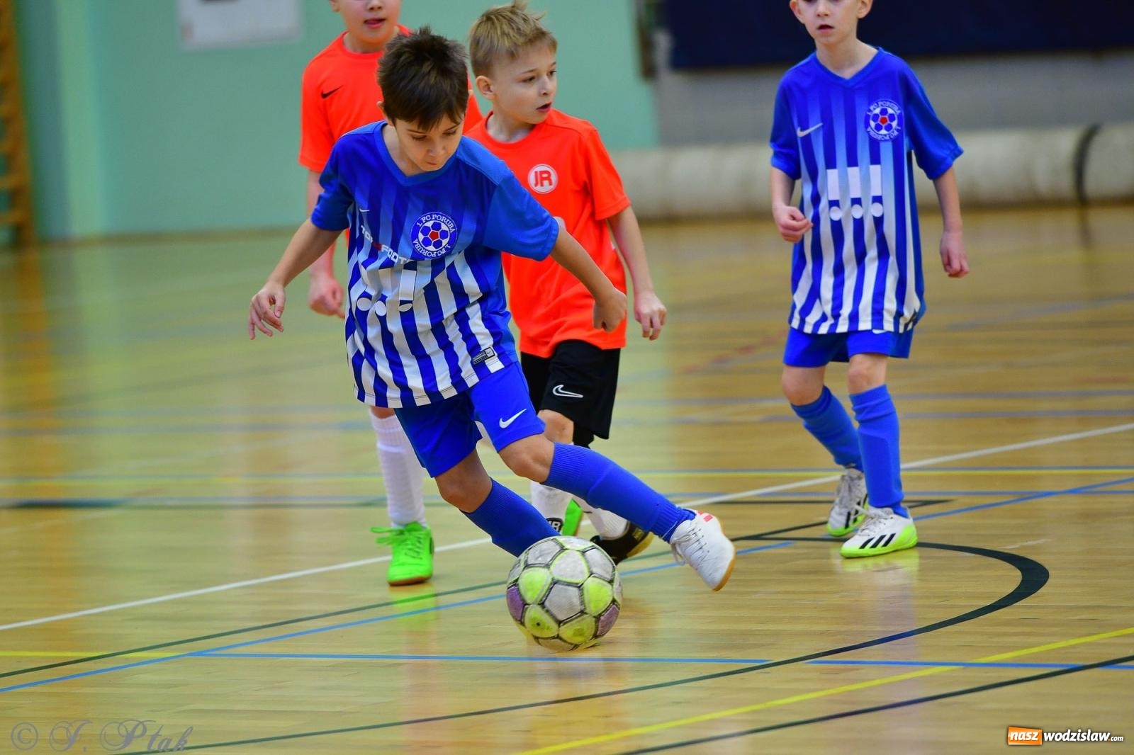 Zdjęcie w galerii na portalu naszwodzislaw.com: Piłkarska rywalizacja rocznika 2016. Kolejny turniej fundacji Junior Trening [FOTO] wiadomości z regionu