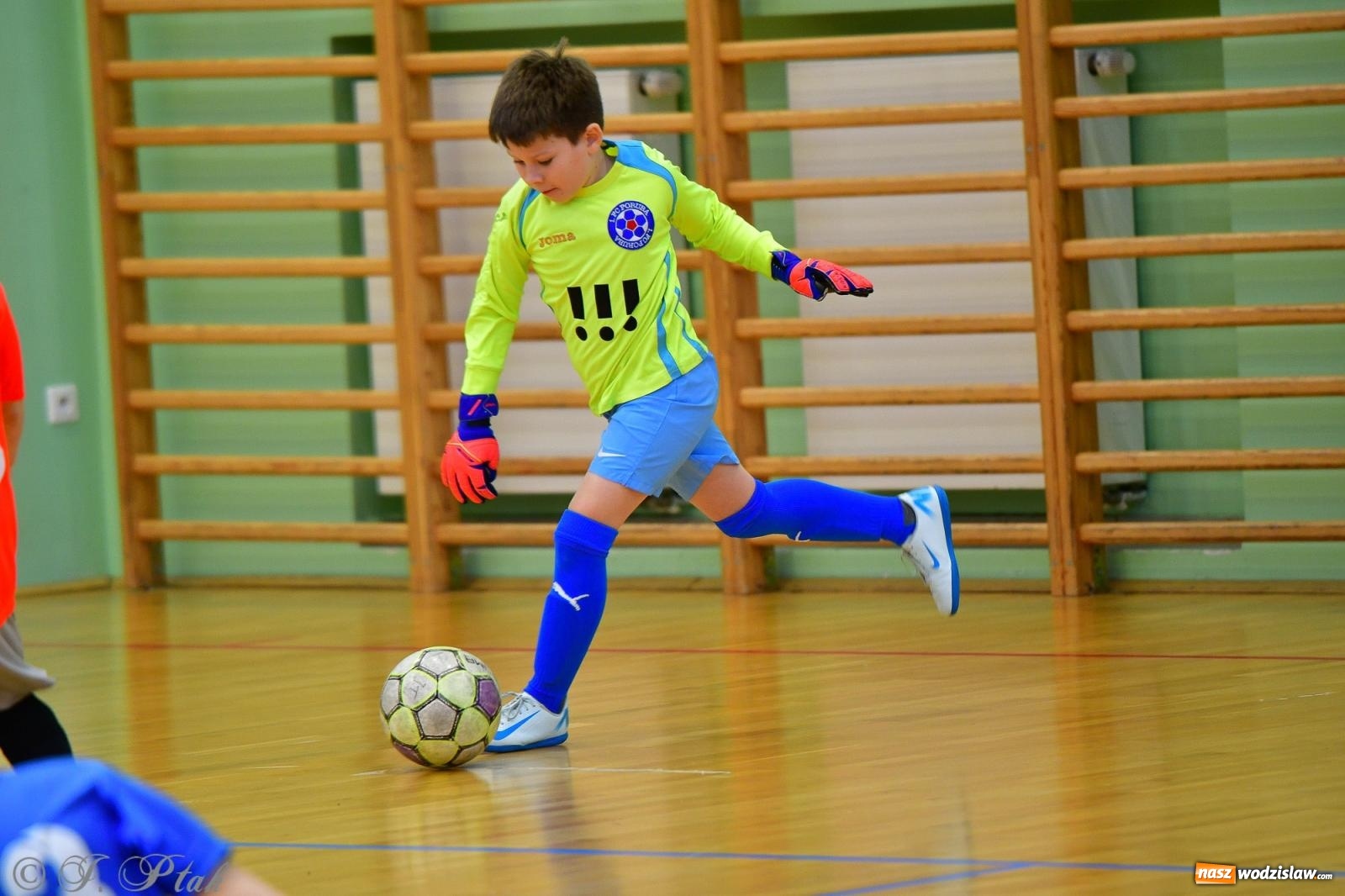 Zdjęcie w galerii na portalu naszwodzislaw.com: Piłkarska rywalizacja rocznika 2016. Kolejny turniej fundacji Junior Trening [FOTO] wiadomości z regionu