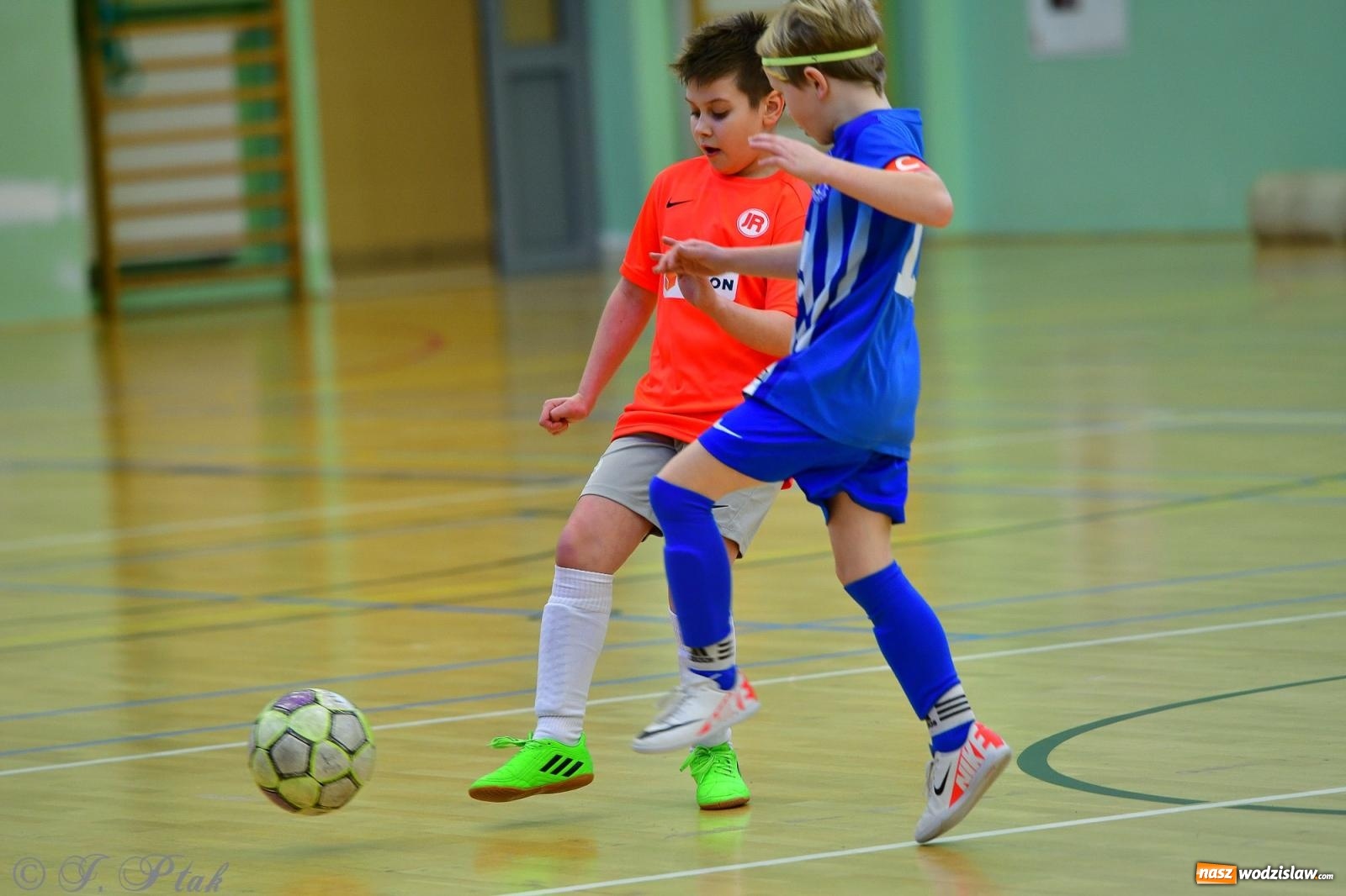 Zdjęcie w galerii na portalu naszwodzislaw.com: Piłkarska rywalizacja rocznika 2016. Kolejny turniej fundacji Junior Trening [FOTO] wiadomości z regionu