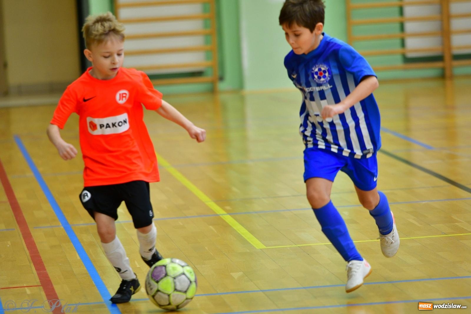 Zdjęcie w galerii na portalu naszwodzislaw.com: Piłkarska rywalizacja rocznika 2016. Kolejny turniej fundacji Junior Trening [FOTO] wiadomości z regionu