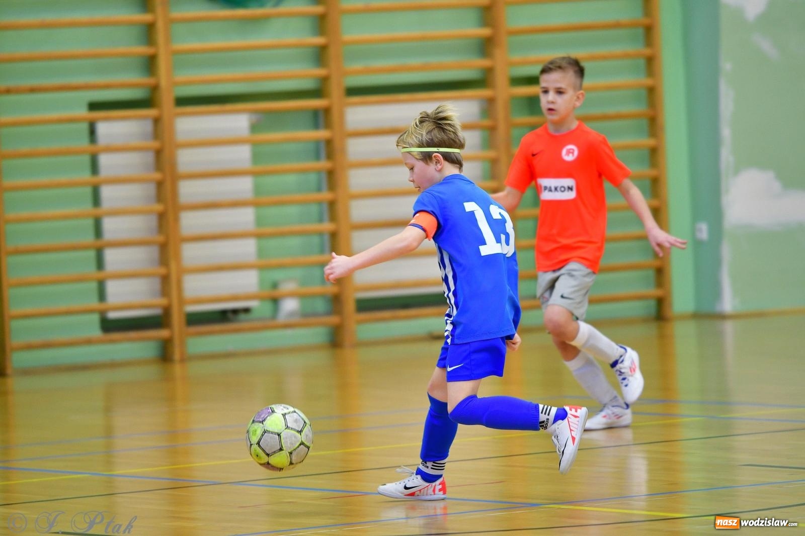 Zdjęcie w galerii na portalu naszwodzislaw.com: Piłkarska rywalizacja rocznika 2016. Kolejny turniej fundacji Junior Trening [FOTO] wiadomości z regionu