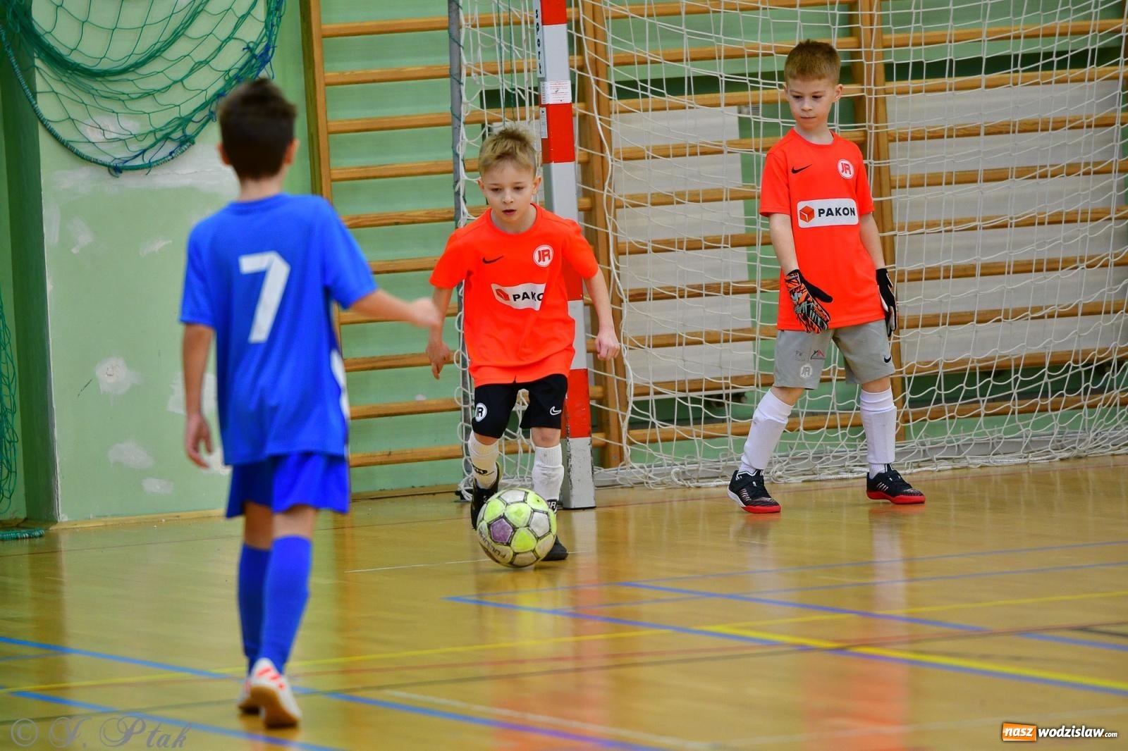 Zdjęcie w galerii na portalu naszwodzislaw.com: Piłkarska rywalizacja rocznika 2016. Kolejny turniej fundacji Junior Trening [FOTO] wiadomości z regionu