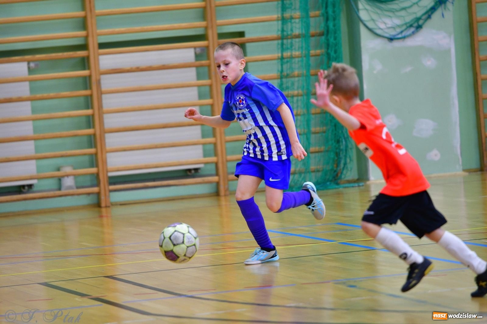 Zdjęcie w galerii na portalu naszwodzislaw.com: Piłkarska rywalizacja rocznika 2016. Kolejny turniej fundacji Junior Trening [FOTO] wiadomości z regionu