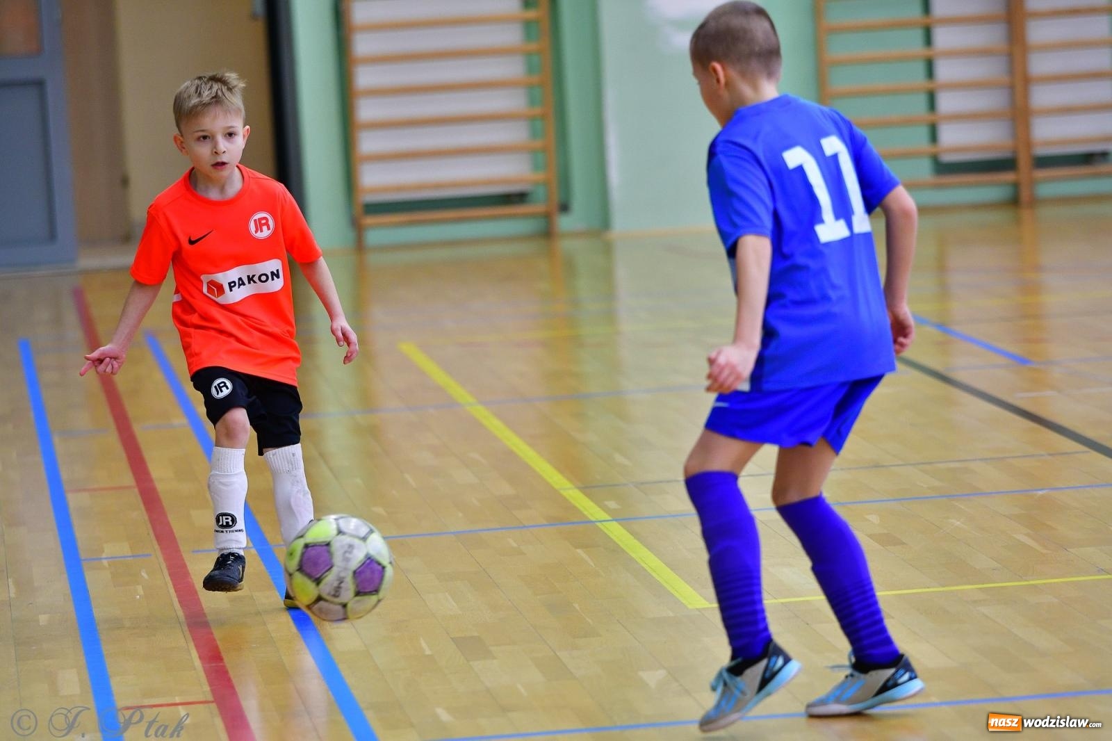 Zdjęcie w galerii na portalu naszwodzislaw.com: Piłkarska rywalizacja rocznika 2016. Kolejny turniej fundacji Junior Trening [FOTO] wiadomości z regionu
