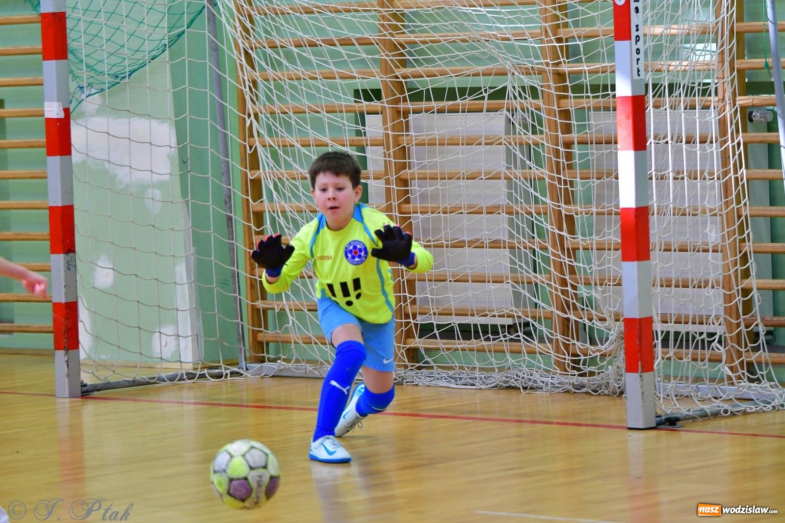 Zdjęcie w galerii na portalu naszwodzislaw.com: Piłkarska rywalizacja rocznika 2016. Kolejny turniej fundacji Junior Trening [FOTO] wiadomości z regionu