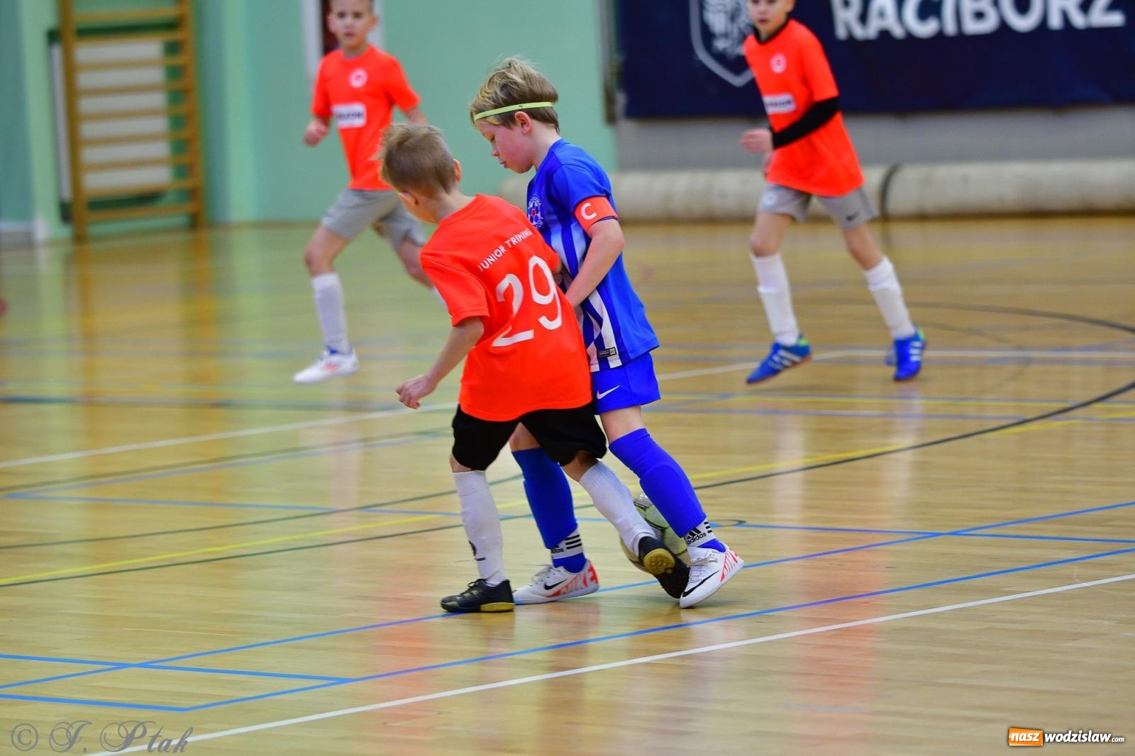 Zdjęcie w galerii na portalu naszwodzislaw.com: Piłkarska rywalizacja rocznika 2016. Kolejny turniej fundacji Junior Trening [FOTO] wiadomości z regionu