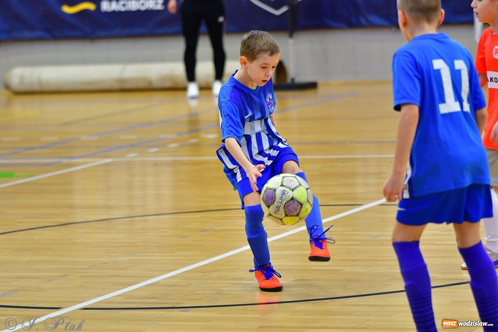 Zdjęcie w galerii na portalu naszwodzislaw.com: Piłkarska rywalizacja rocznika 2016. Kolejny turniej fundacji Junior Trening [FOTO] wiadomości z regionu