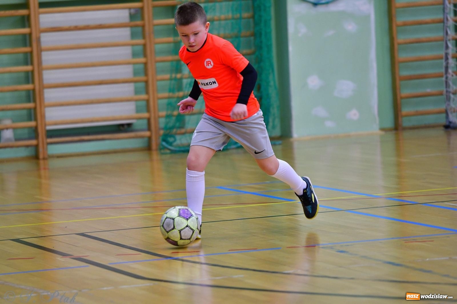 Zdjęcie w galerii na portalu naszwodzislaw.com: Piłkarska rywalizacja rocznika 2016. Kolejny turniej fundacji Junior Trening [FOTO] wiadomości z regionu