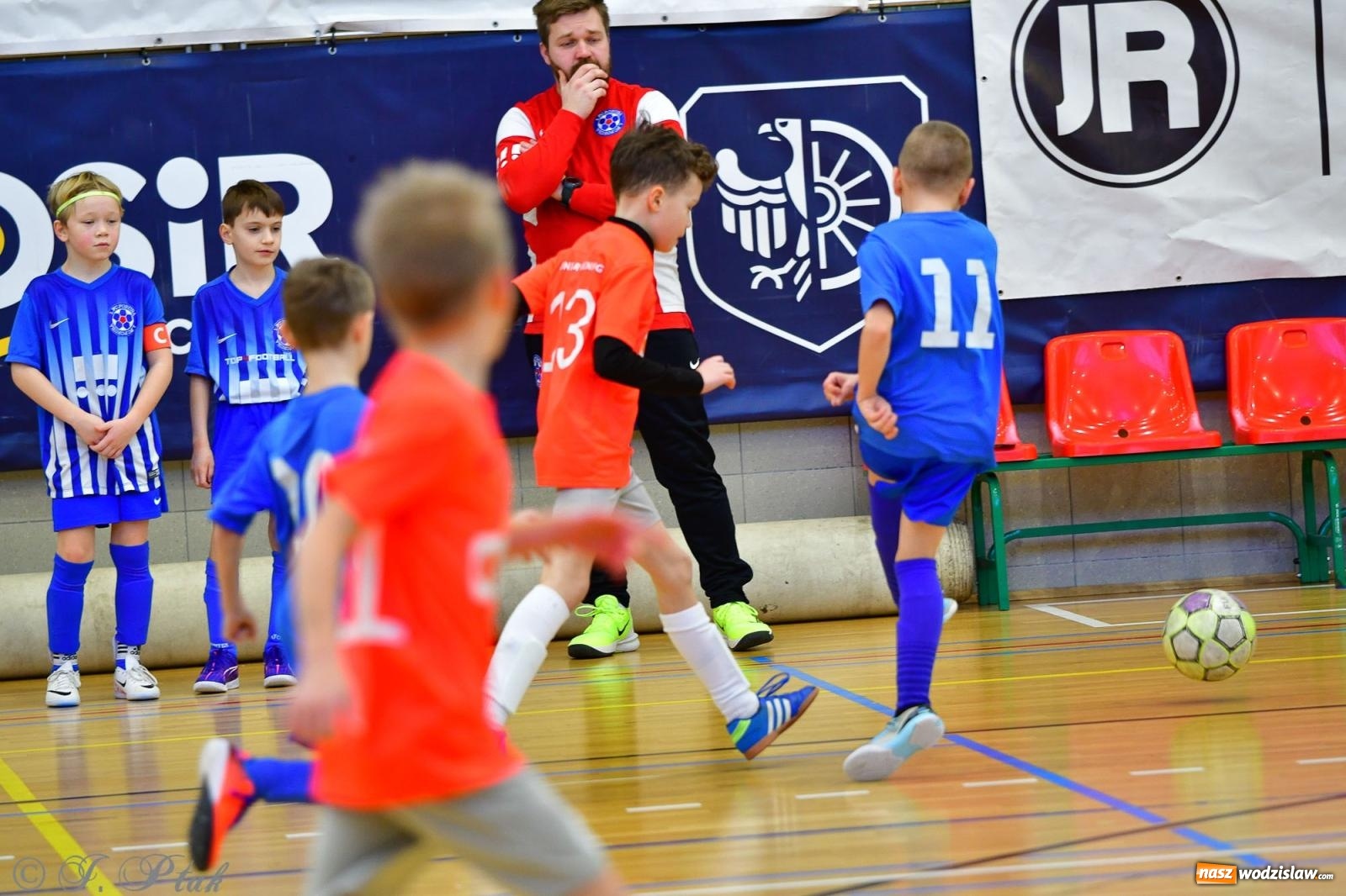 Zdjęcie w galerii na portalu naszwodzislaw.com: Piłkarska rywalizacja rocznika 2016. Kolejny turniej fundacji Junior Trening [FOTO] wiadomości z regionu