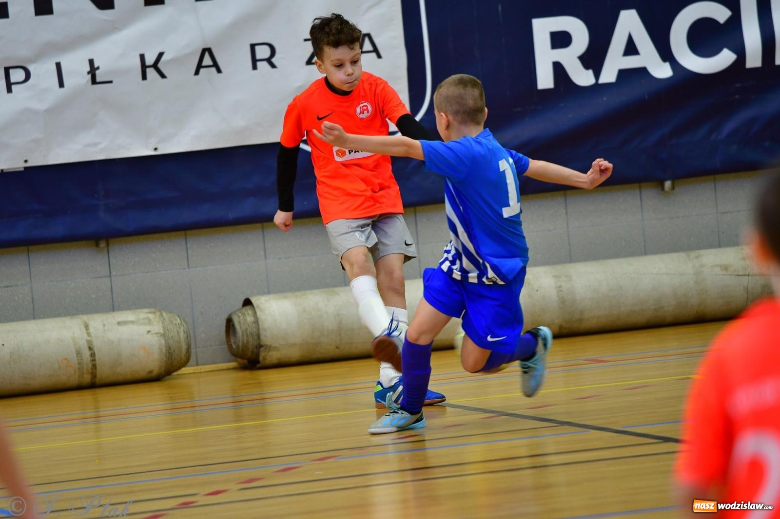 Zdjęcie w galerii na portalu naszwodzislaw.com: Piłkarska rywalizacja rocznika 2016. Kolejny turniej fundacji Junior Trening [FOTO] wiadomości z regionu