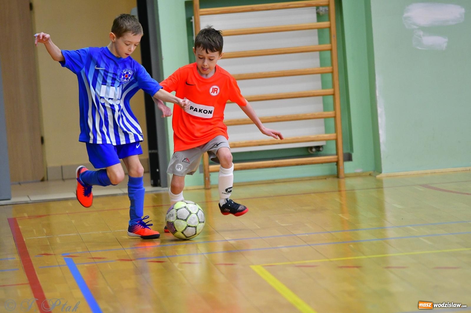 Zdjęcie w galerii na portalu naszwodzislaw.com: Piłkarska rywalizacja rocznika 2016. Kolejny turniej fundacji Junior Trening [FOTO] wiadomości z regionu
