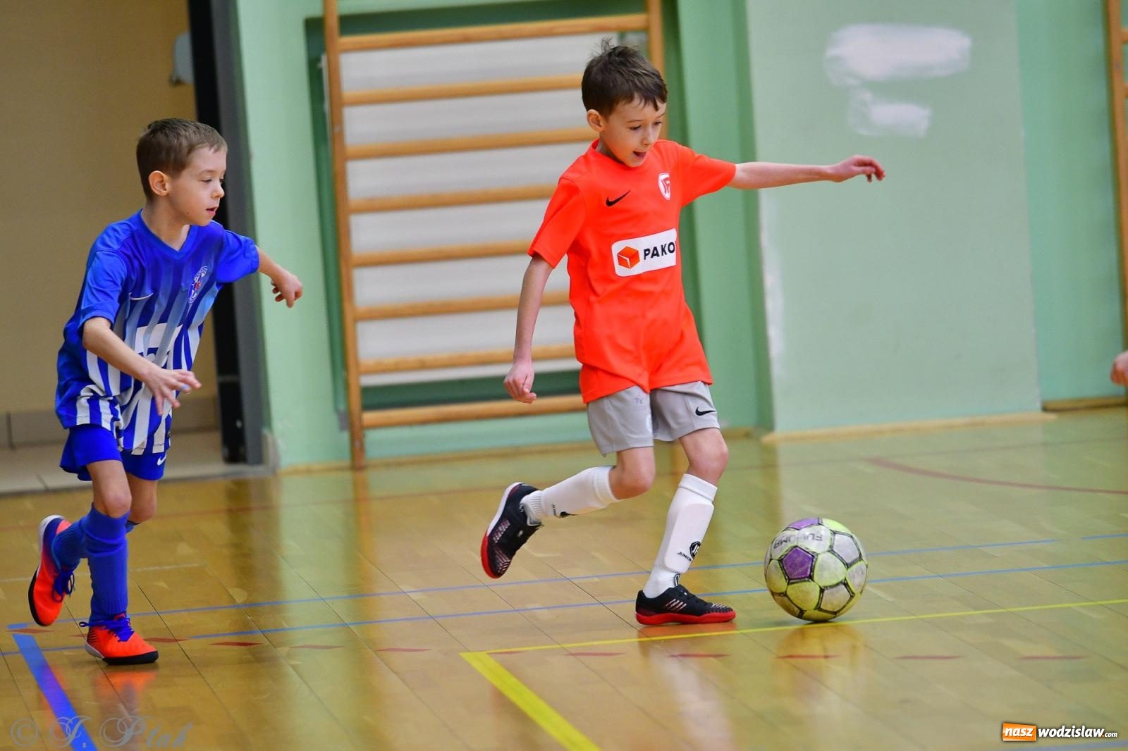 Zdjęcie w galerii na portalu naszwodzislaw.com: Piłkarska rywalizacja rocznika 2016. Kolejny turniej fundacji Junior Trening [FOTO] wiadomości z regionu