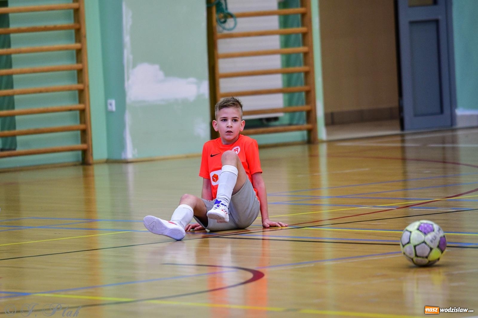 Zdjęcie w galerii na portalu naszwodzislaw.com: Piłkarska rywalizacja rocznika 2016. Kolejny turniej fundacji Junior Trening [FOTO] wiadomości z regionu