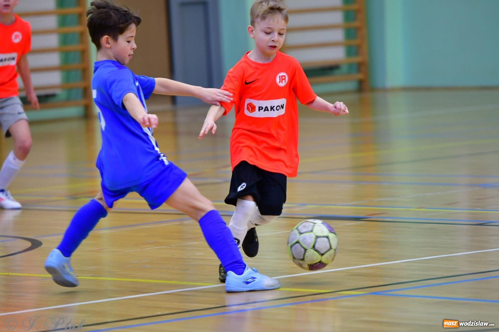 Zdjęcie w galerii na portalu naszwodzislaw.com: Piłkarska rywalizacja rocznika 2016. Kolejny turniej fundacji Junior Trening [FOTO] wiadomości z regionu