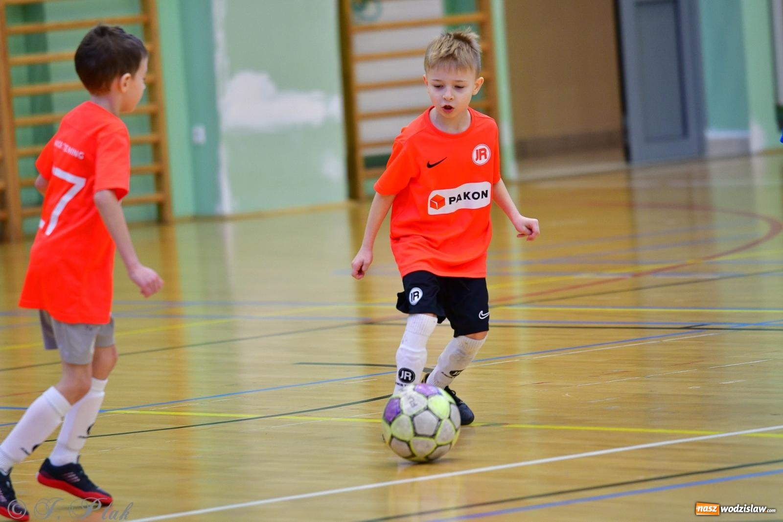 Zdjęcie w galerii na portalu naszwodzislaw.com: Piłkarska rywalizacja rocznika 2016. Kolejny turniej fundacji Junior Trening [FOTO] wiadomości z regionu
