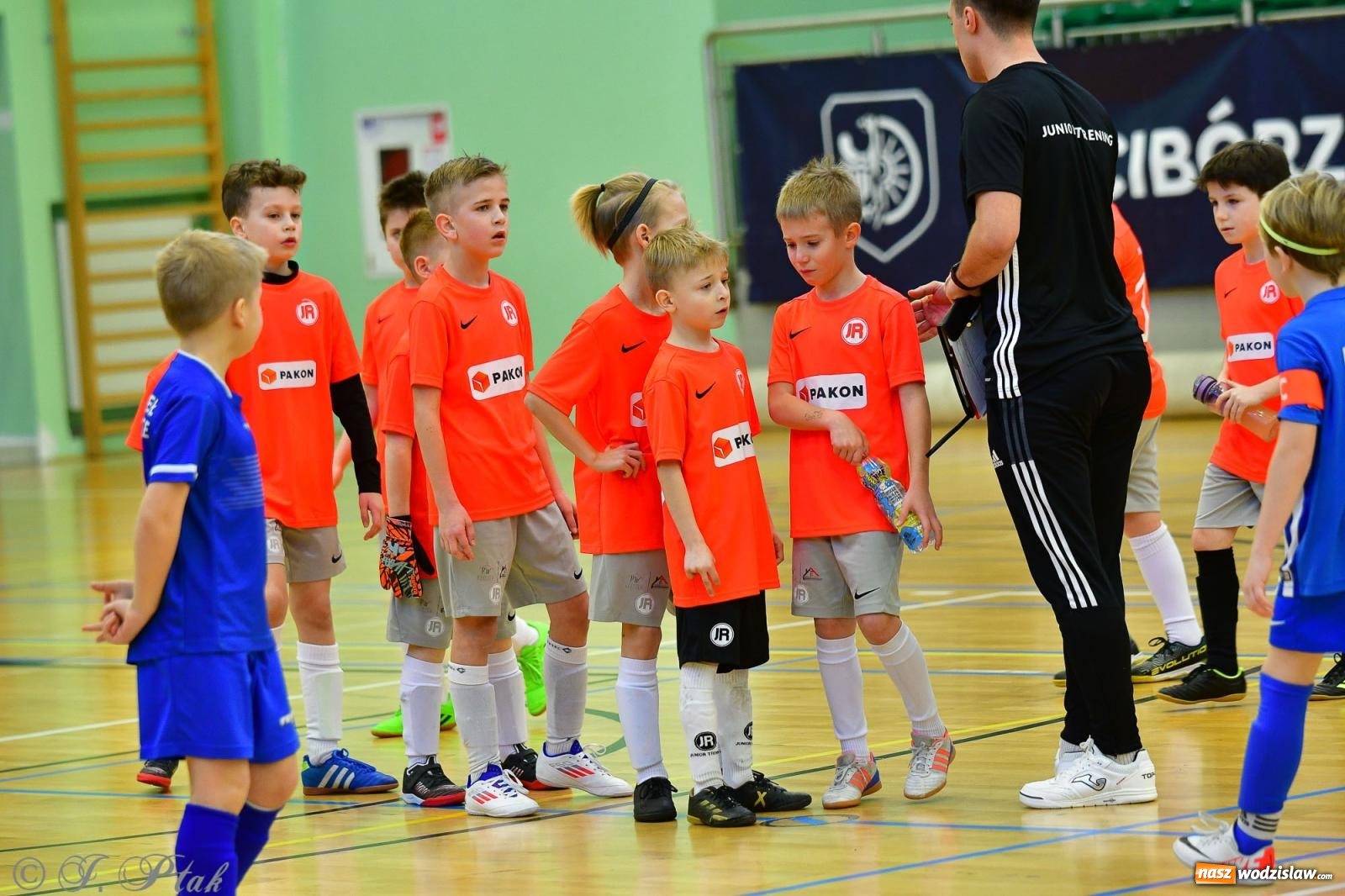 Zdjęcie w galerii na portalu naszwodzislaw.com: Piłkarska rywalizacja rocznika 2016. Kolejny turniej fundacji Junior Trening [FOTO] wiadomości z regionu