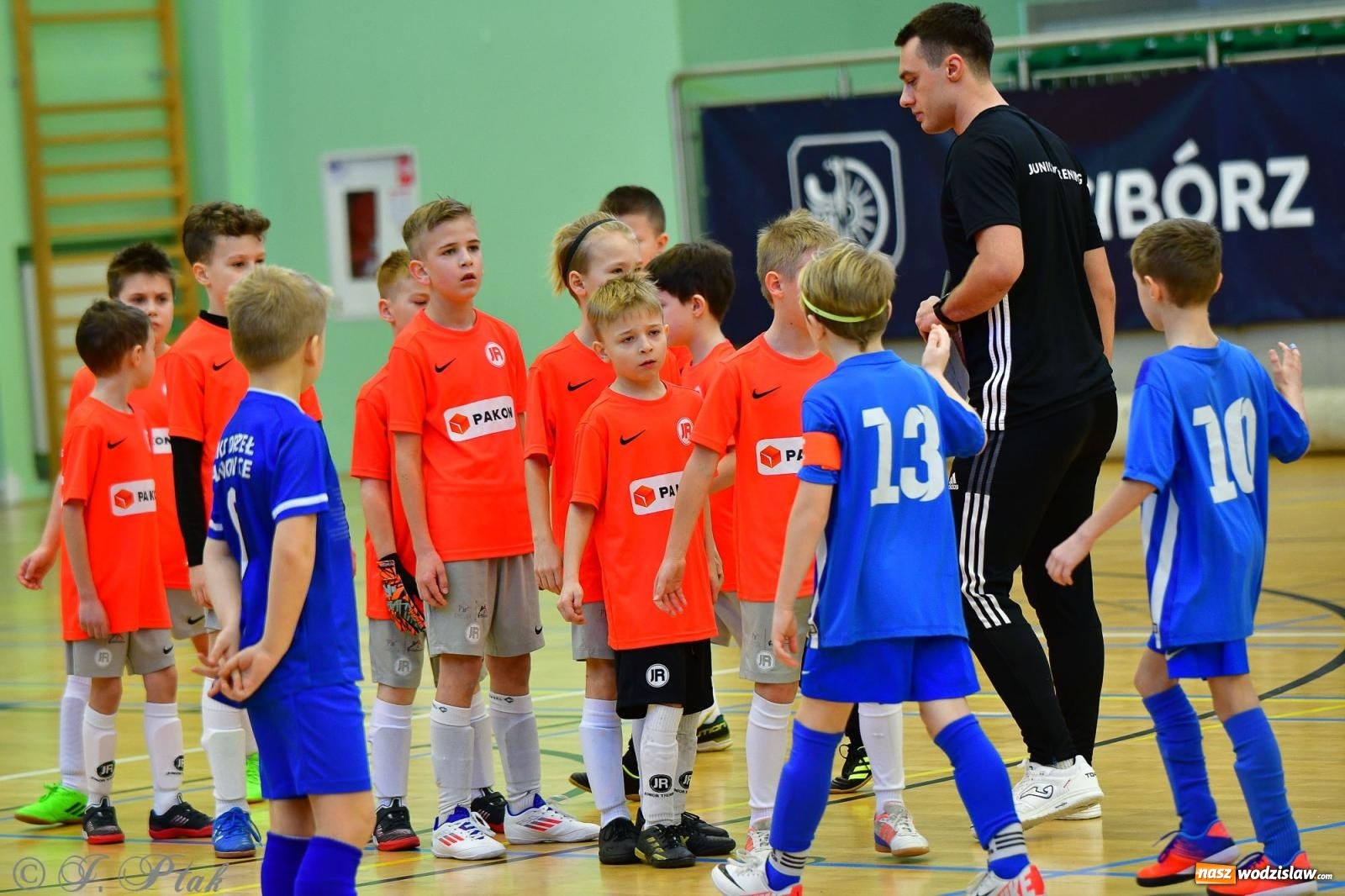 Zdjęcie w galerii na portalu naszwodzislaw.com: Piłkarska rywalizacja rocznika 2016. Kolejny turniej fundacji Junior Trening [FOTO] wiadomości z regionu